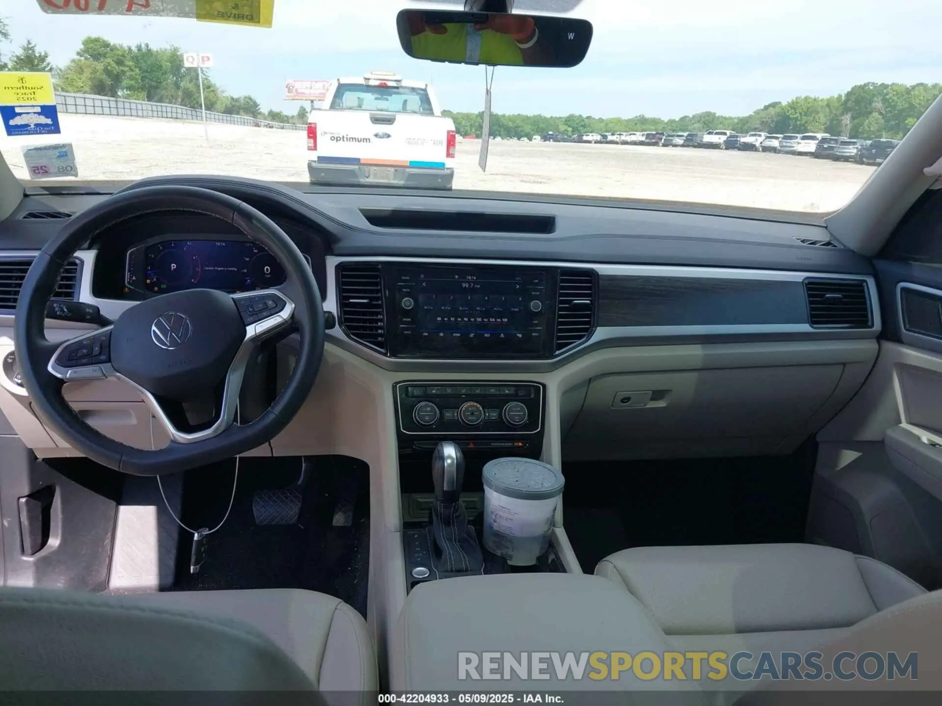18 Photograph of a damaged car 1V2JR2CA5NC533766 VOLKSWAGEN ATLAS 2022