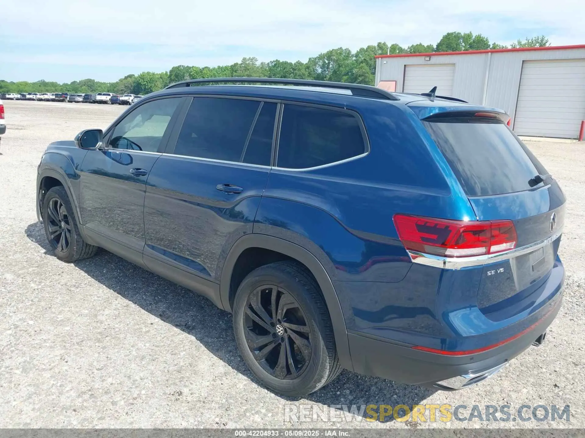 3 Photograph of a damaged car 1V2JR2CA5NC533766 VOLKSWAGEN ATLAS 2022