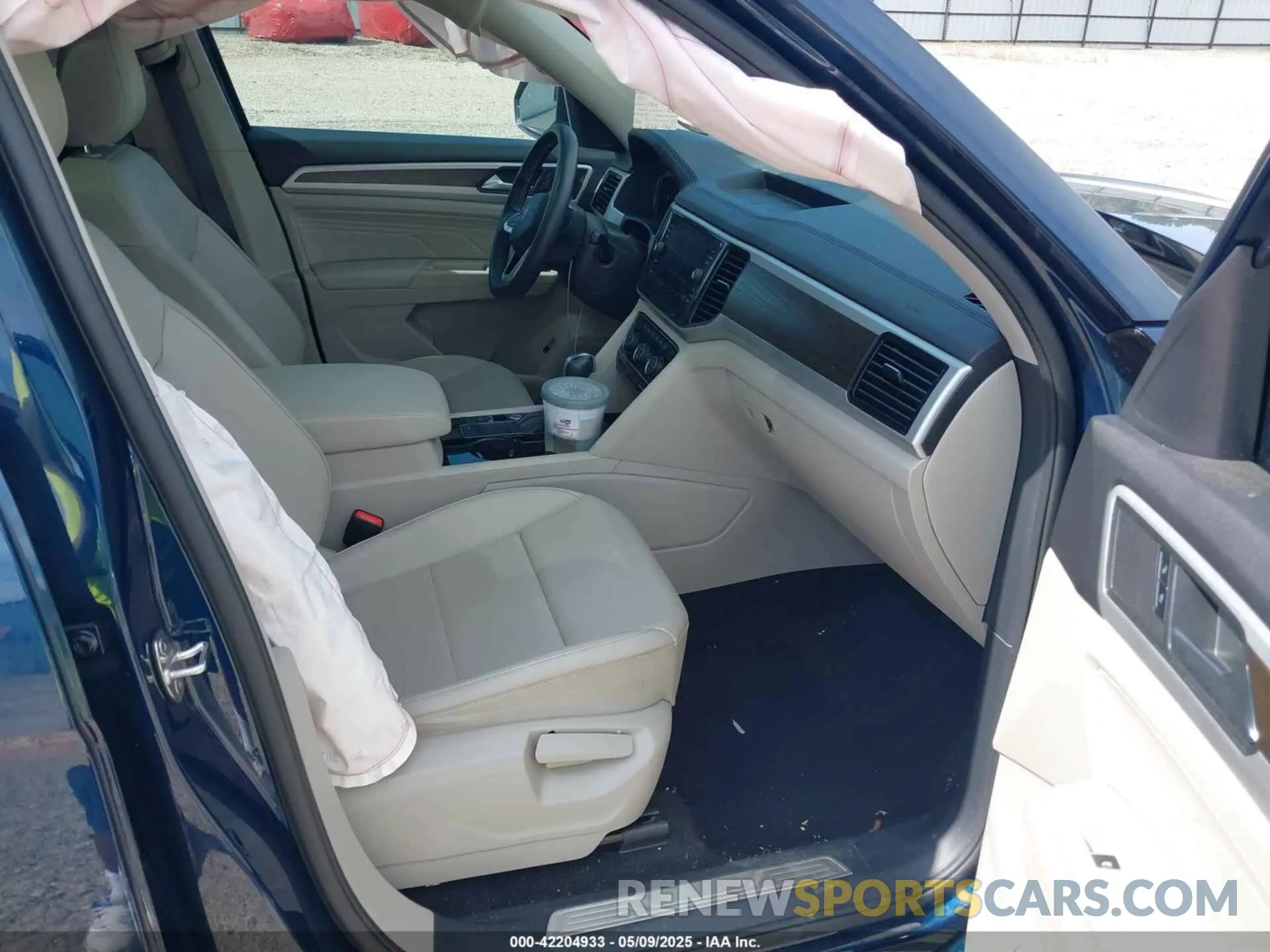 5 Photograph of a damaged car 1V2JR2CA5NC533766 VOLKSWAGEN ATLAS 2022
