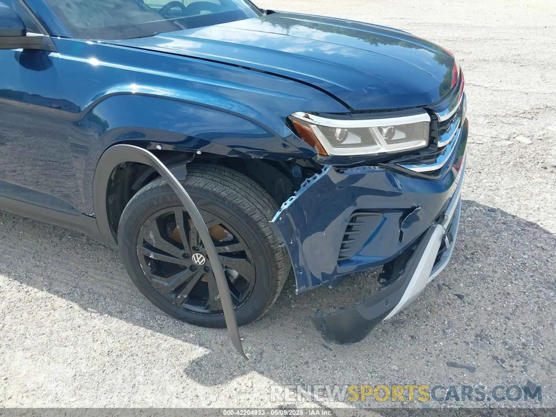 6 Photograph of a damaged car 1V2JR2CA5NC533766 VOLKSWAGEN ATLAS 2022