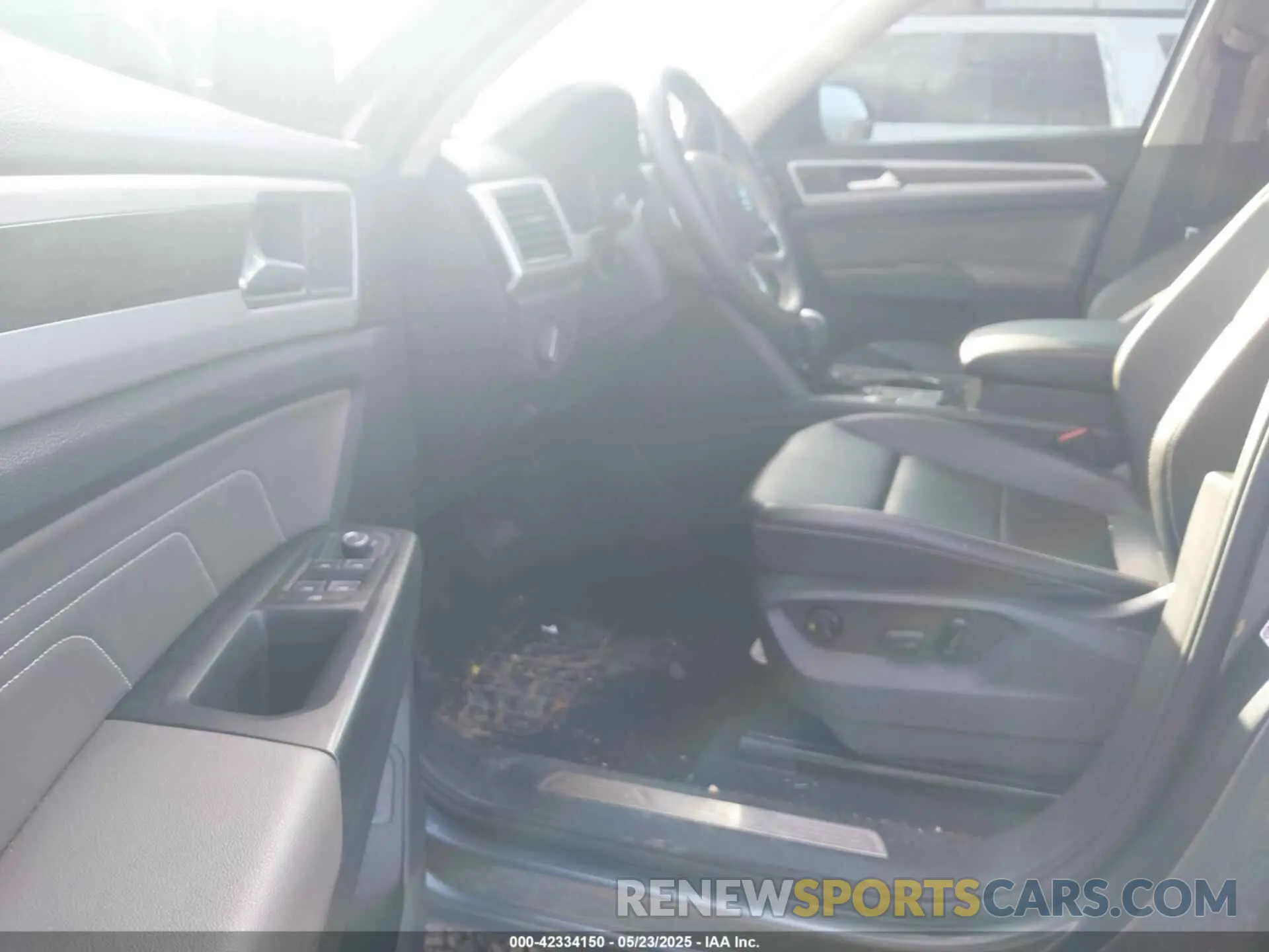 5 Photograph of a damaged car 1V2JR2CA6NC518824 VOLKSWAGEN ATLAS 2022
