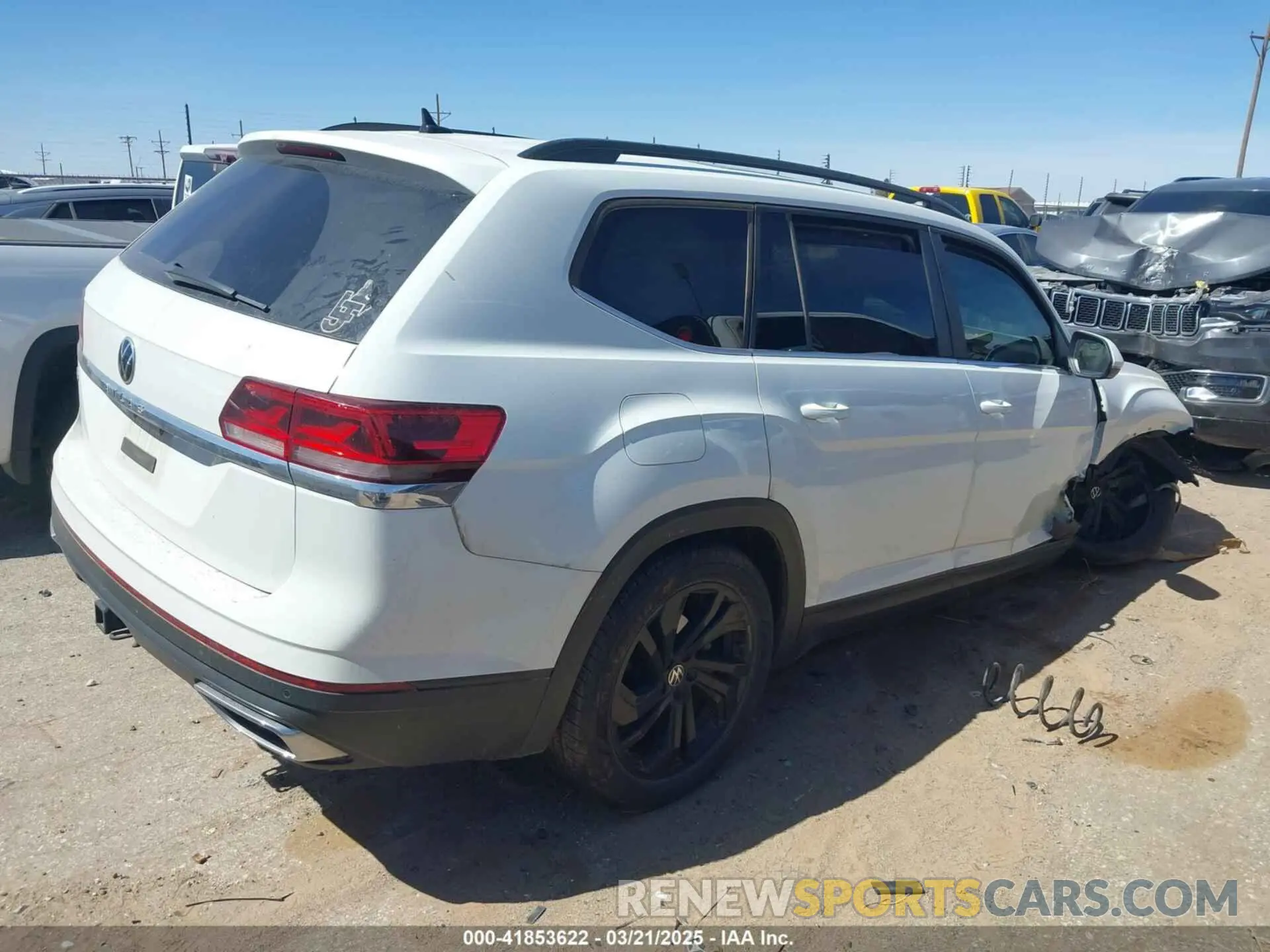 4 Photograph of a damaged car 1V2JR2CA9NC542633 VOLKSWAGEN ATLAS 2022