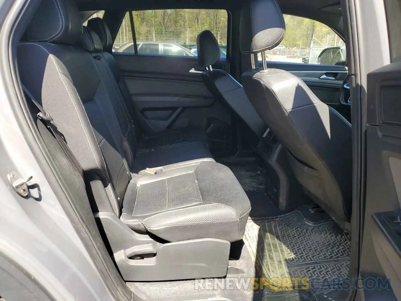 11 Photograph of a damaged car 1V2KE2CA2NC227334 VOLKSWAGEN ATLAS 2022