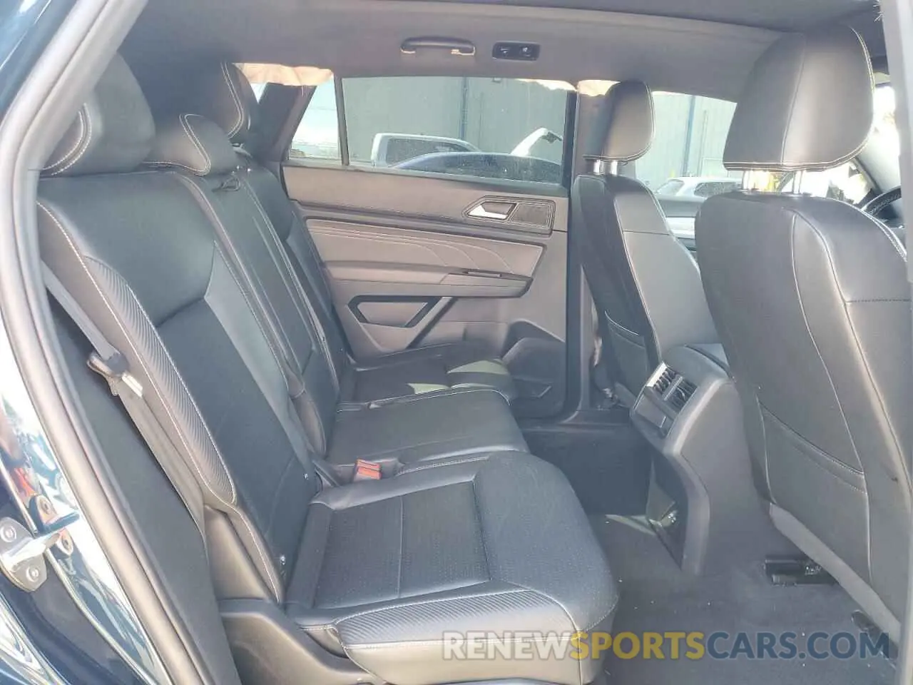 11 Photograph of a damaged car 1V2KE2CA7NC226549 VOLKSWAGEN ATLAS 2022