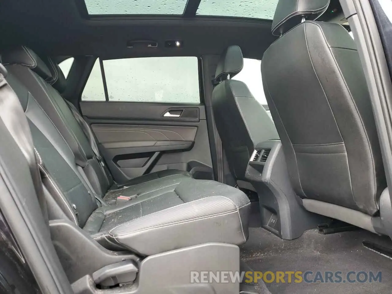 11 Photograph of a damaged car 1V2KE2CA8NC228780 VOLKSWAGEN ATLAS 2022