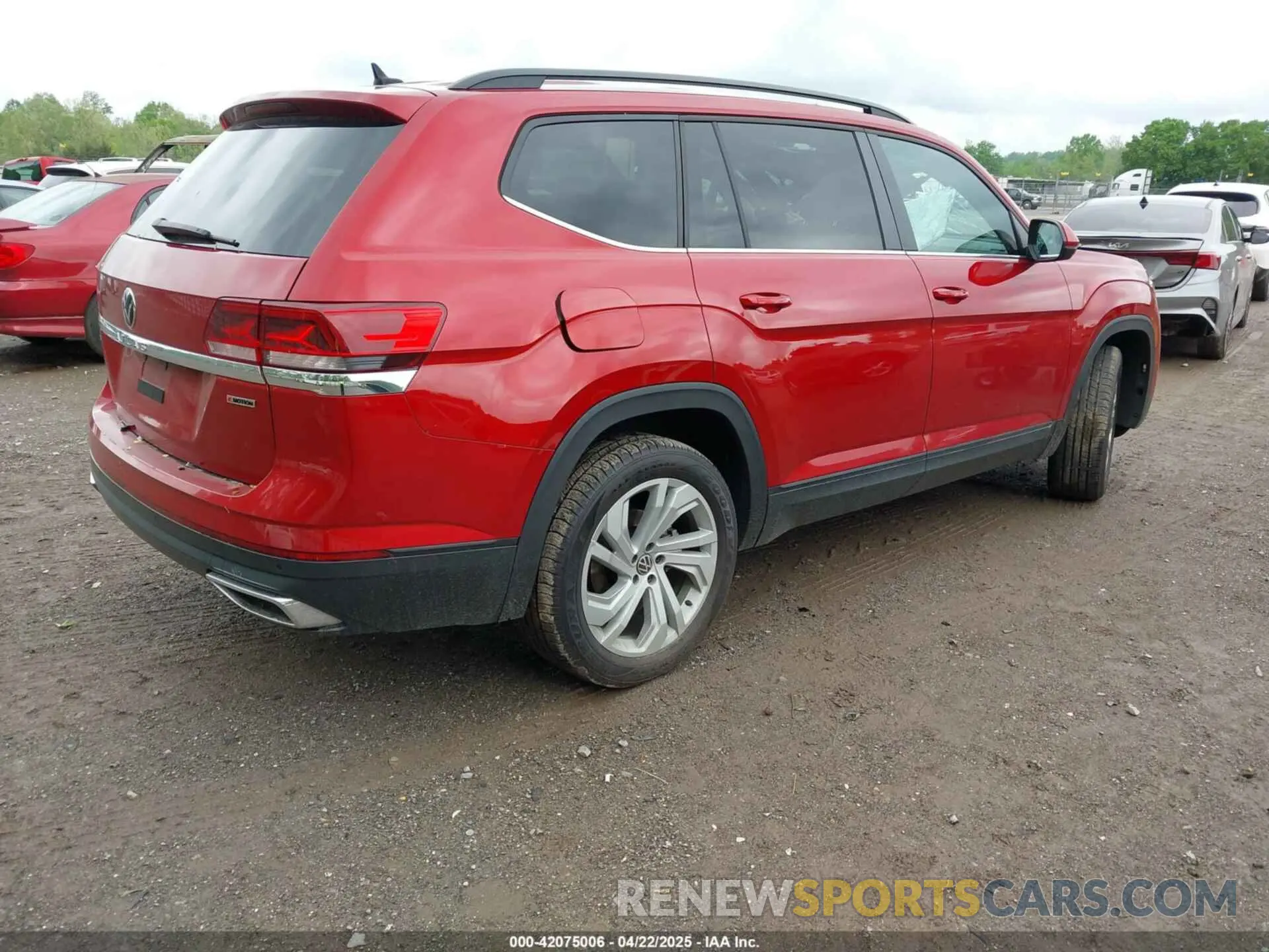 4 Photograph of a damaged car 1V2KP2CA0NC522555 VOLKSWAGEN ATLAS 2022