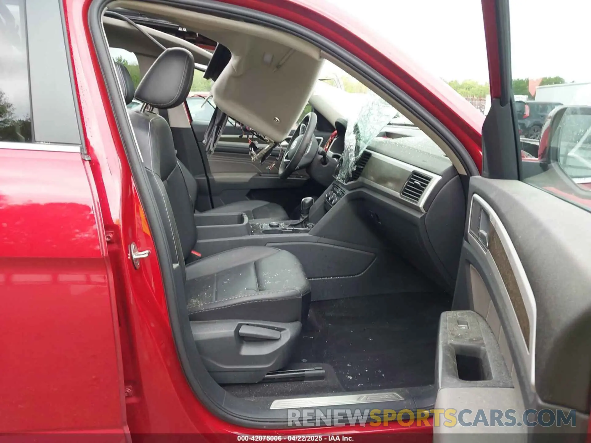 5 Photograph of a damaged car 1V2KP2CA0NC522555 VOLKSWAGEN ATLAS 2022