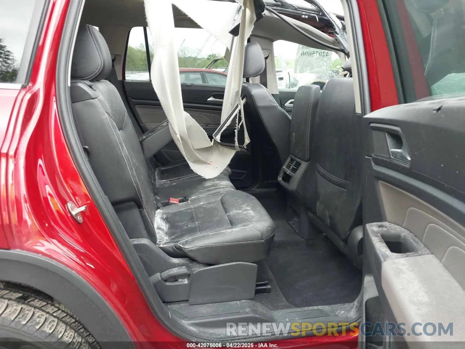 8 Photograph of a damaged car 1V2KP2CA0NC522555 VOLKSWAGEN ATLAS 2022