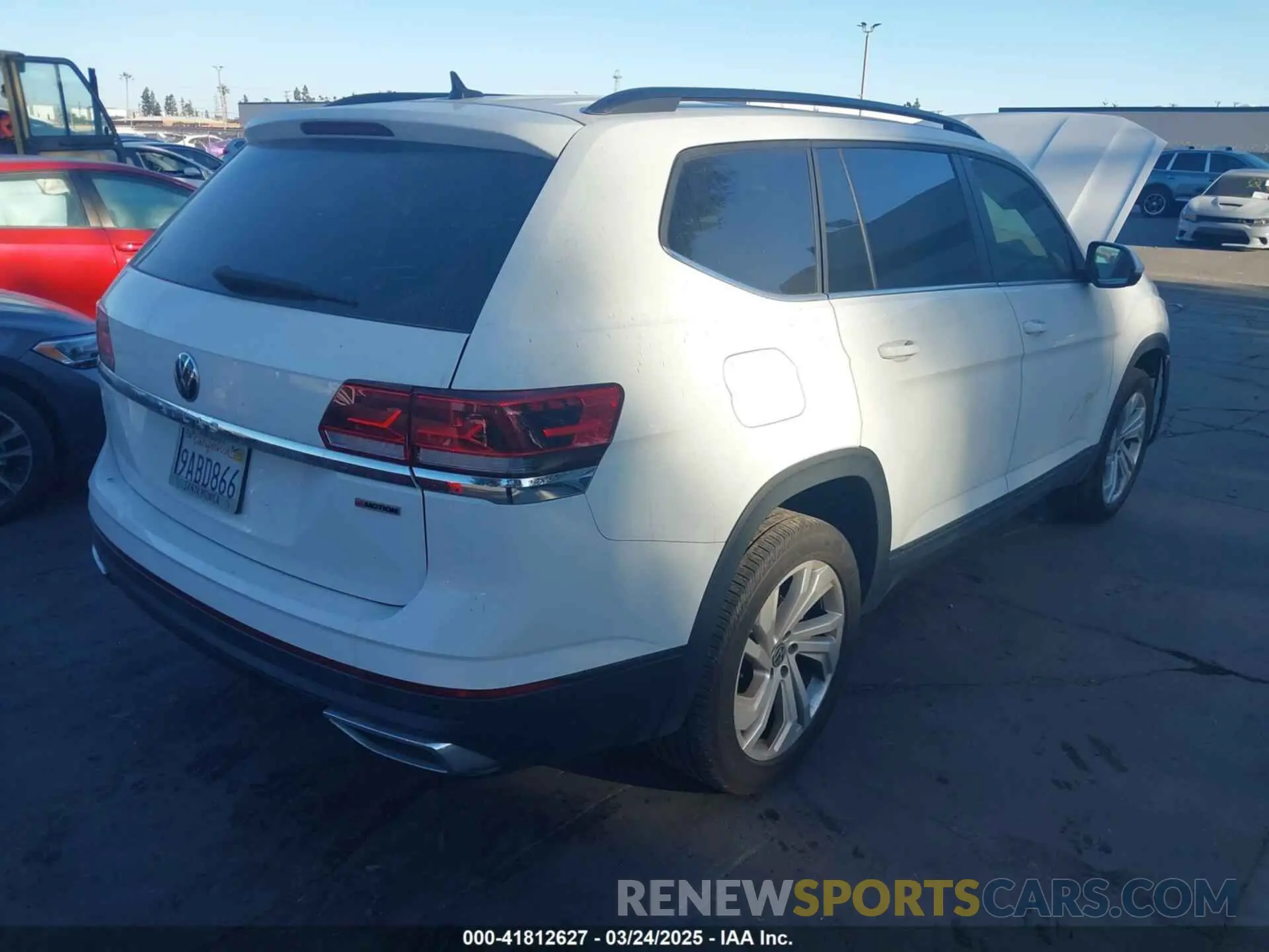 4 Photograph of a damaged car 1V2KP2CA6NC517277 VOLKSWAGEN ATLAS 2022