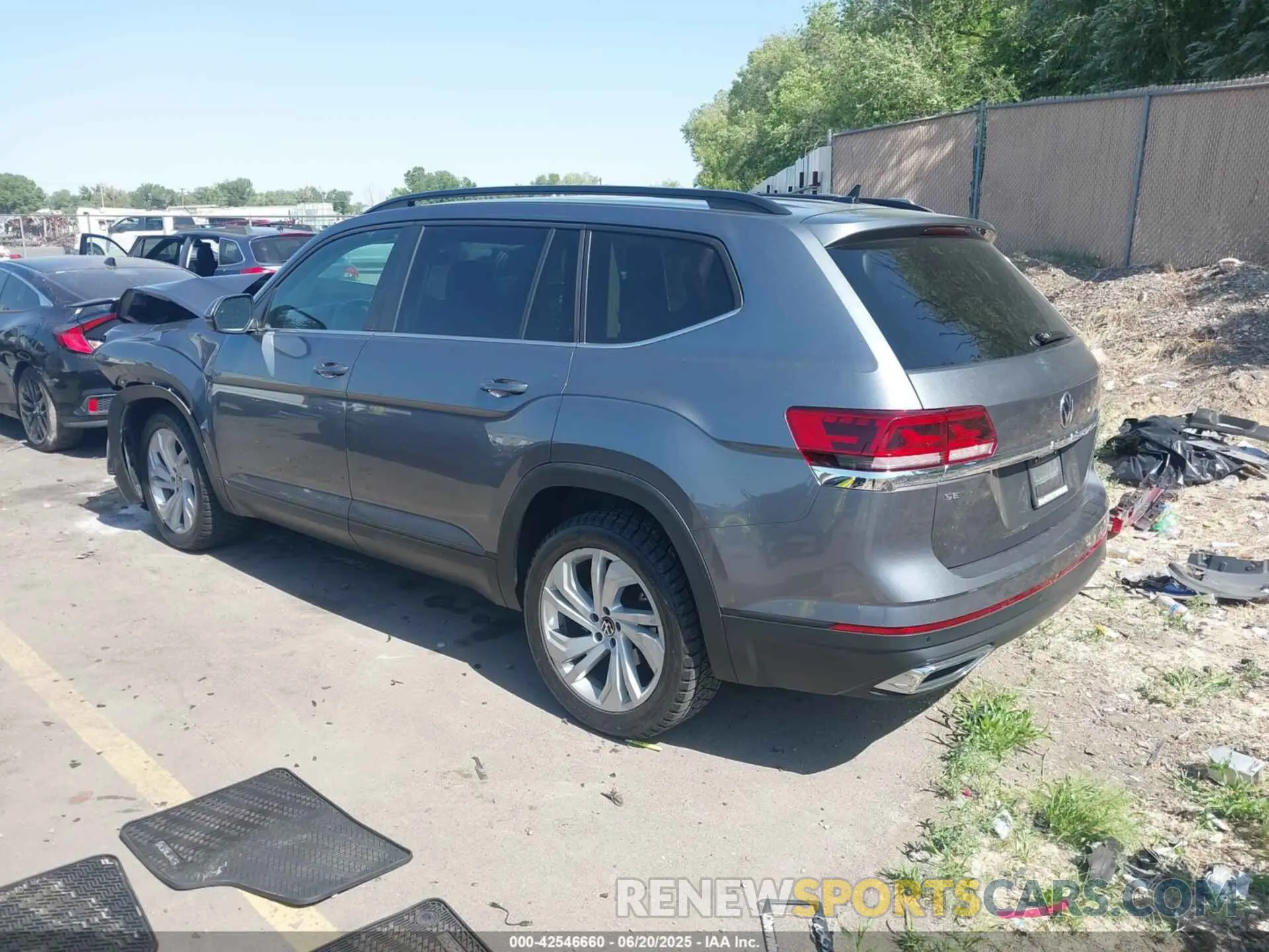 3 Photograph of a damaged car 1V2KP2CA6NC524326 VOLKSWAGEN ATLAS 2022