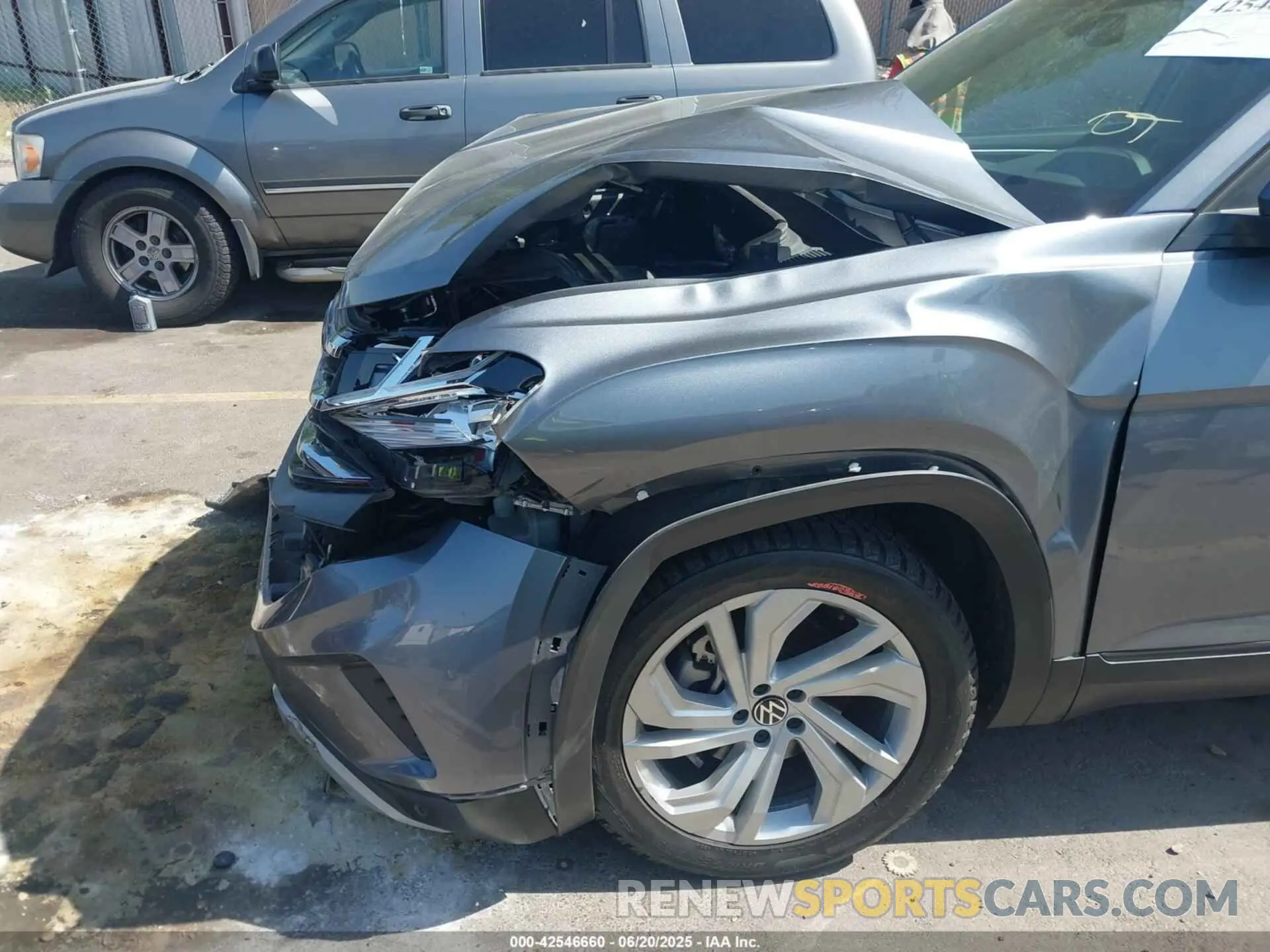 6 Photograph of a damaged car 1V2KP2CA6NC524326 VOLKSWAGEN ATLAS 2022