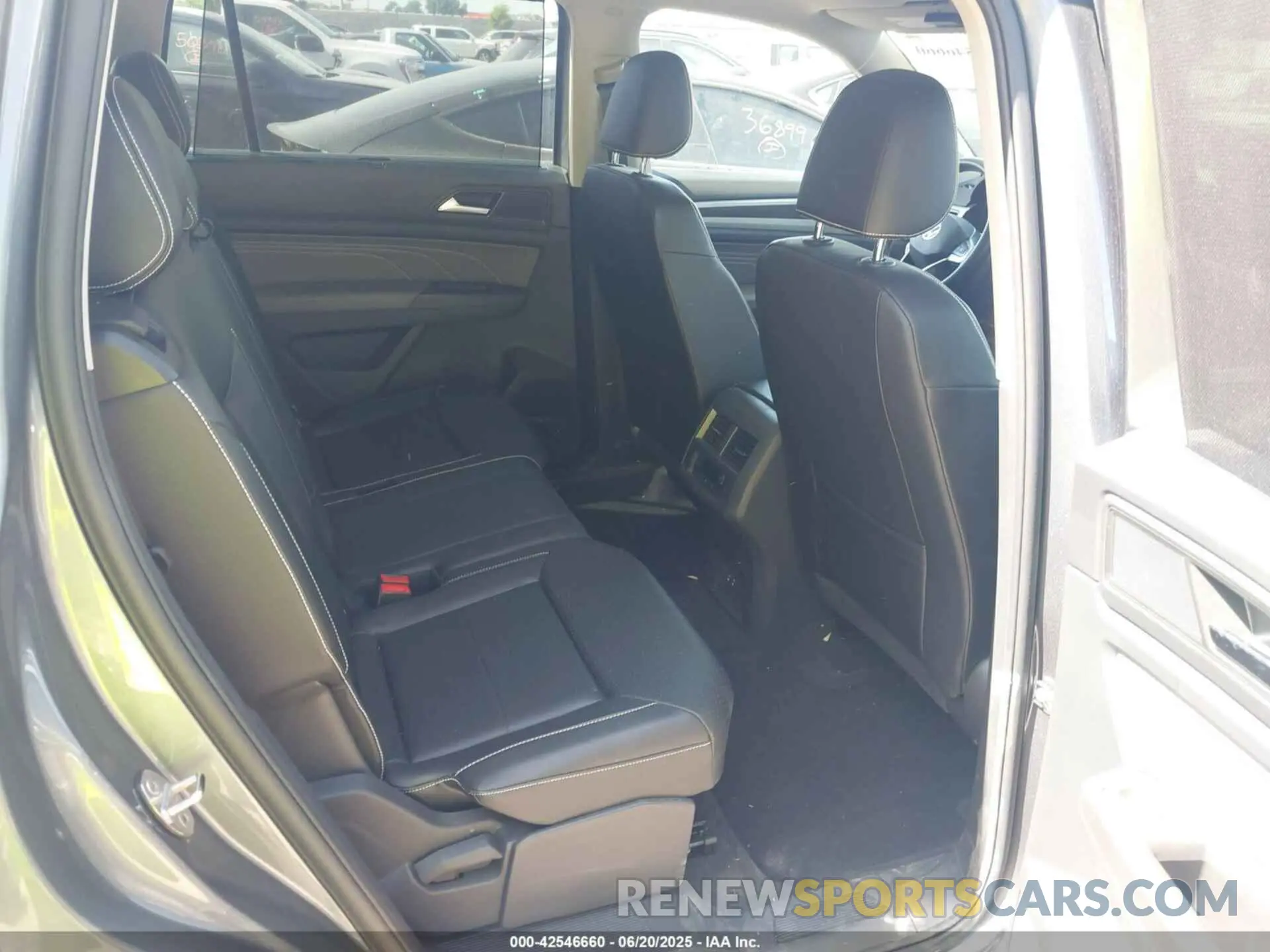 8 Photograph of a damaged car 1V2KP2CA6NC524326 VOLKSWAGEN ATLAS 2022