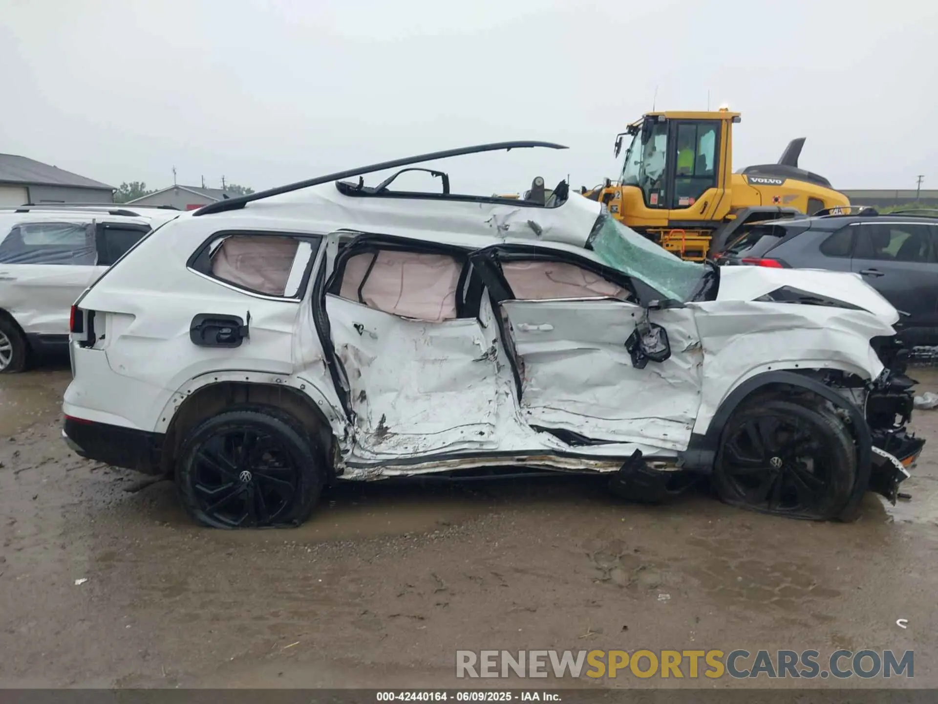 12 Photograph of a damaged car 1V2KR2CA0NC509427 VOLKSWAGEN ATLAS 2022