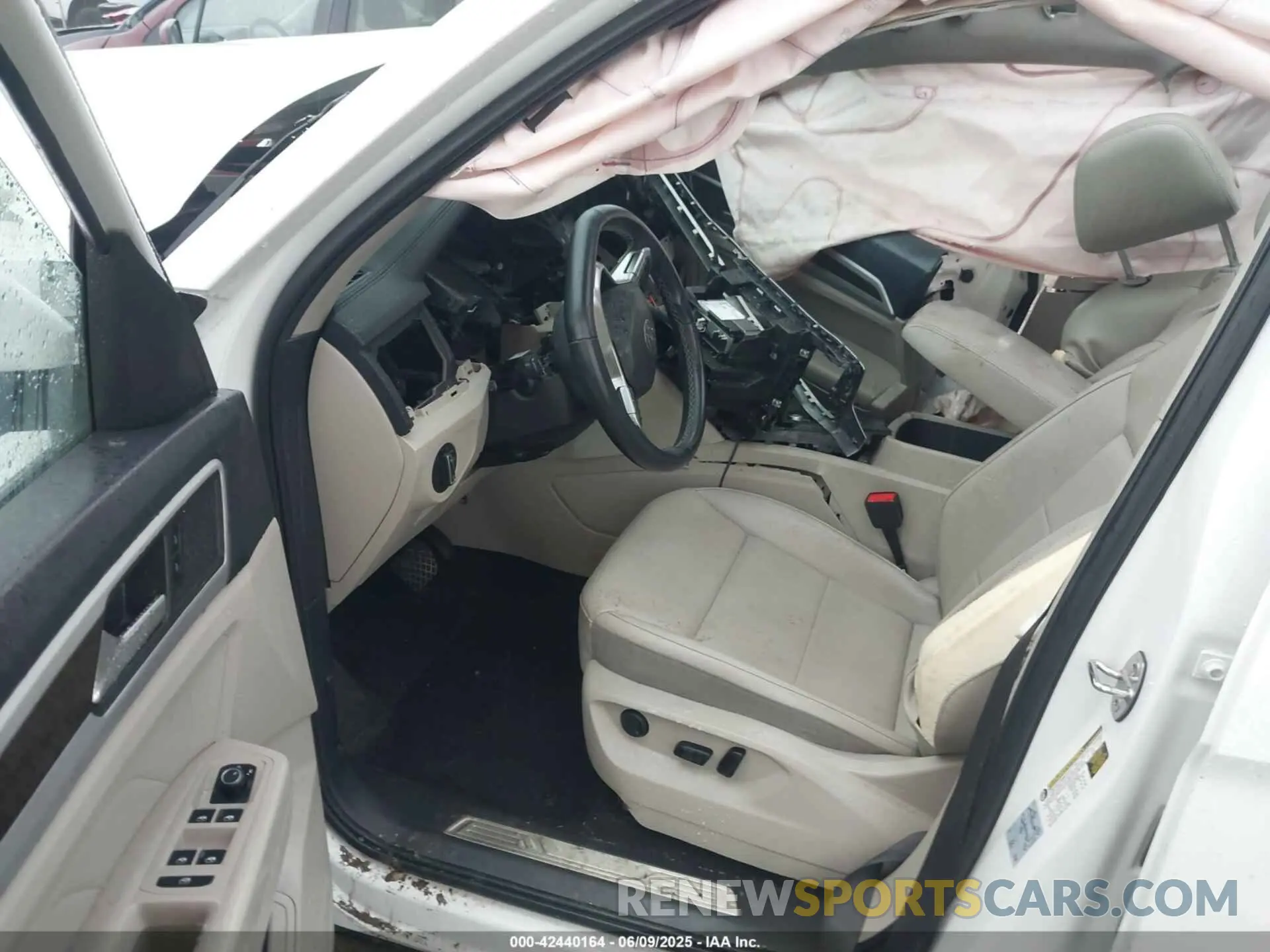 5 Photograph of a damaged car 1V2KR2CA0NC509427 VOLKSWAGEN ATLAS 2022