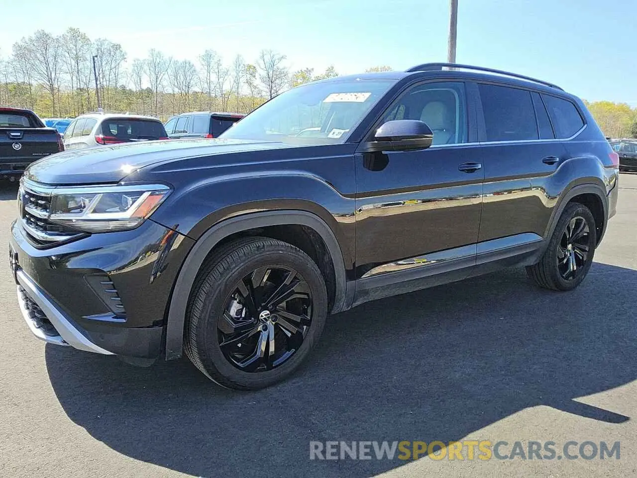 1 Photograph of a damaged car 1V2KR2CA1NC556935 VOLKSWAGEN ATLAS 2022