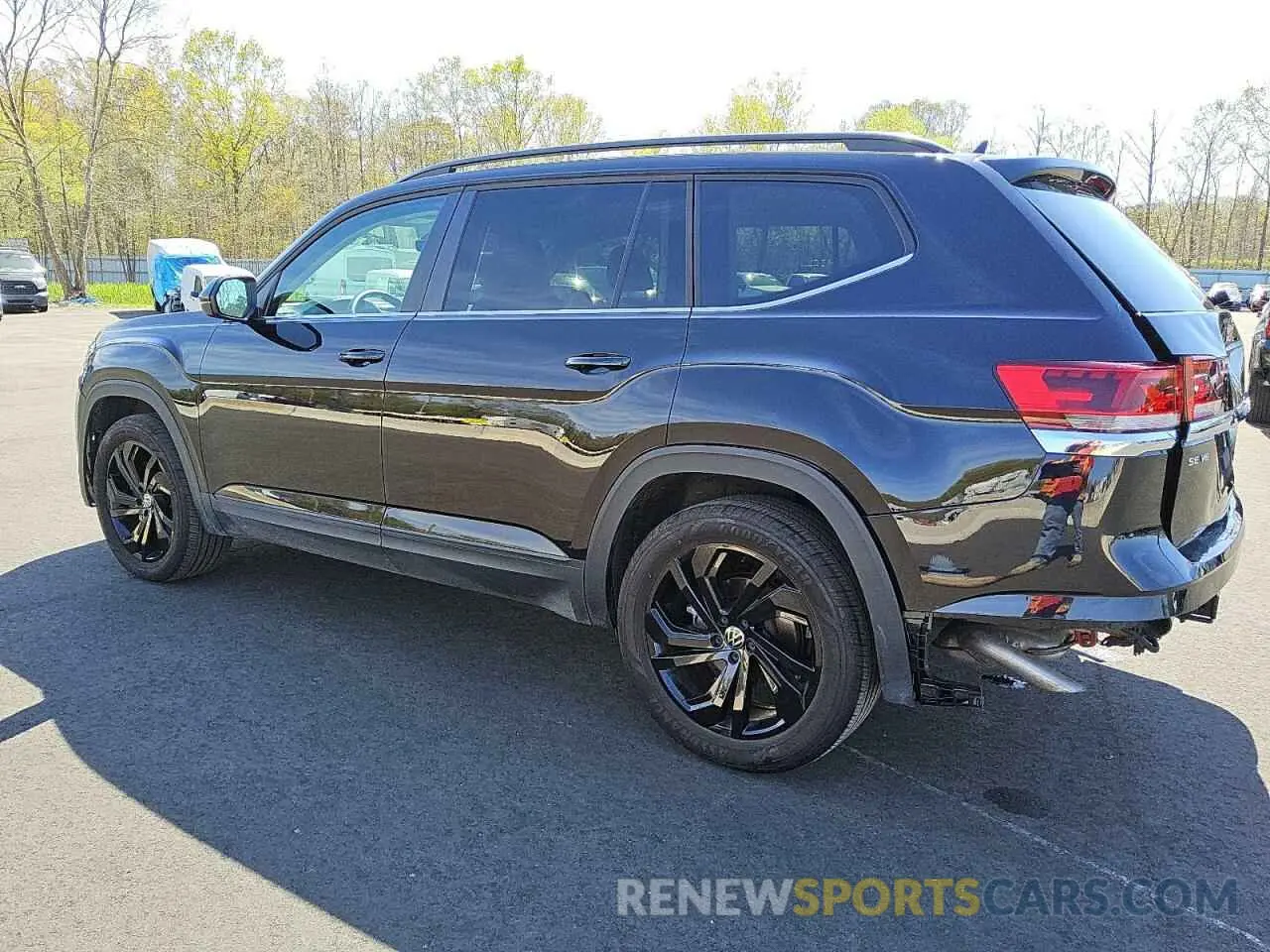 2 Photograph of a damaged car 1V2KR2CA1NC556935 VOLKSWAGEN ATLAS 2022