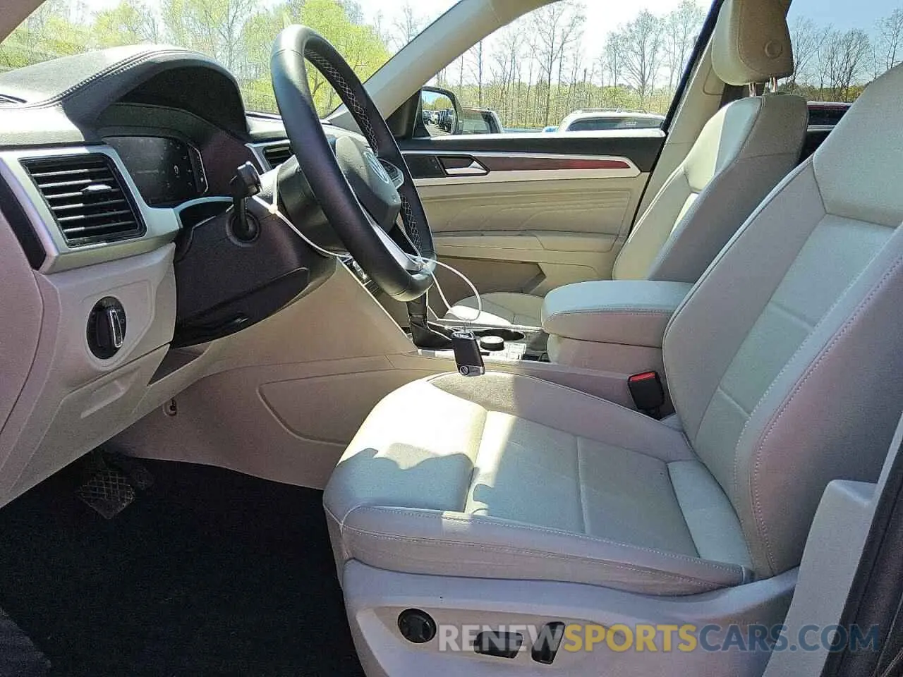 7 Photograph of a damaged car 1V2KR2CA1NC556935 VOLKSWAGEN ATLAS 2022