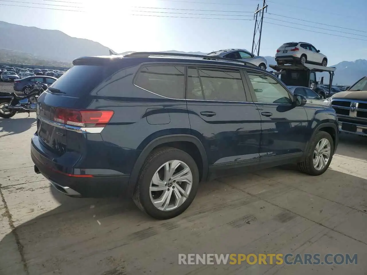 3 Photograph of a damaged car 1V2KR2CA5NC500223 VOLKSWAGEN ATLAS 2022