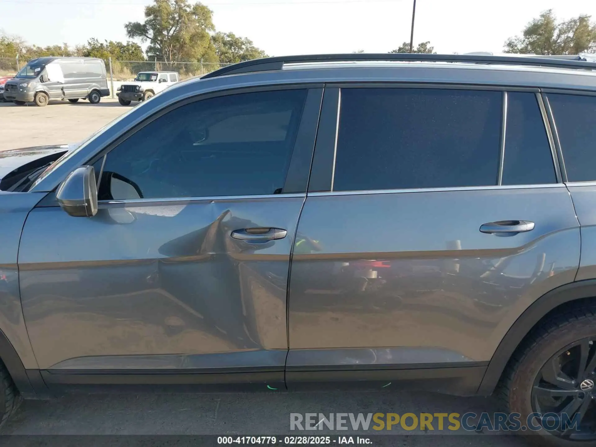 14 Photograph of a damaged car 1V2KR2CA5NC507639 VOLKSWAGEN ATLAS 2022