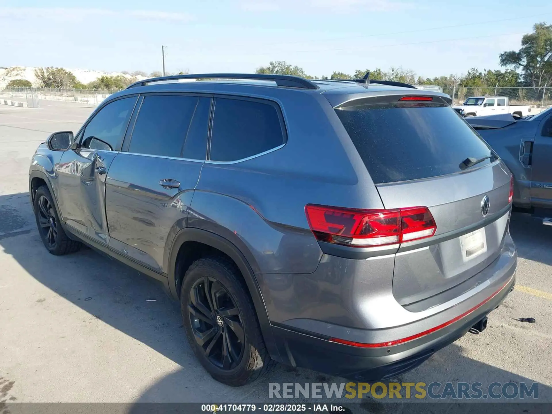 3 Photograph of a damaged car 1V2KR2CA5NC507639 VOLKSWAGEN ATLAS 2022