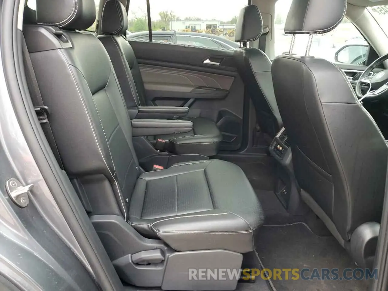 11 Photograph of a damaged car 1V2KR2CA6NC536101 VOLKSWAGEN ATLAS 2022