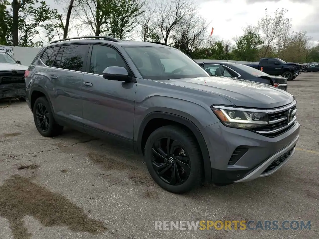 4 Photograph of a damaged car 1V2KR2CA6NC536101 VOLKSWAGEN ATLAS 2022