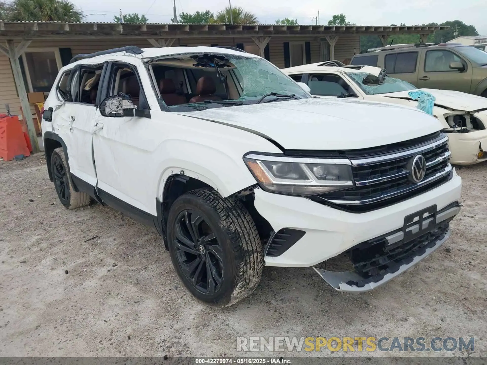 1 Photograph of a damaged car 1V2KR2CA6NC565419 VOLKSWAGEN ATLAS 2022