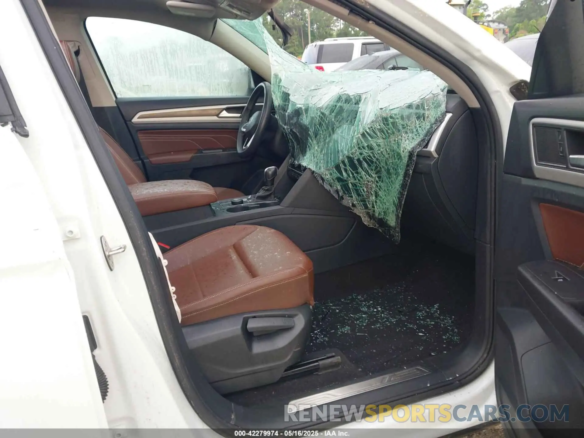 5 Photograph of a damaged car 1V2KR2CA6NC565419 VOLKSWAGEN ATLAS 2022