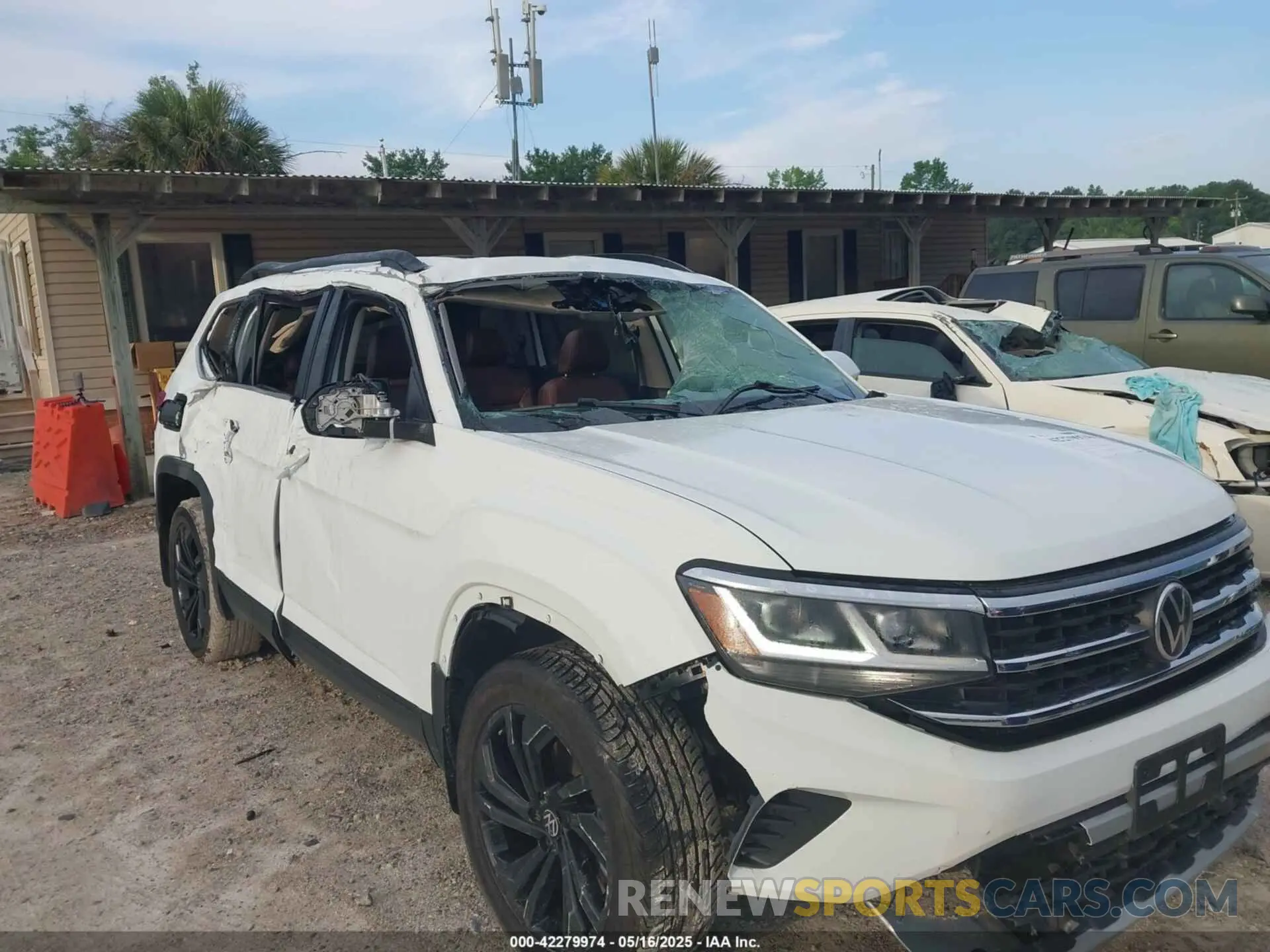 6 Photograph of a damaged car 1V2KR2CA6NC565419 VOLKSWAGEN ATLAS 2022