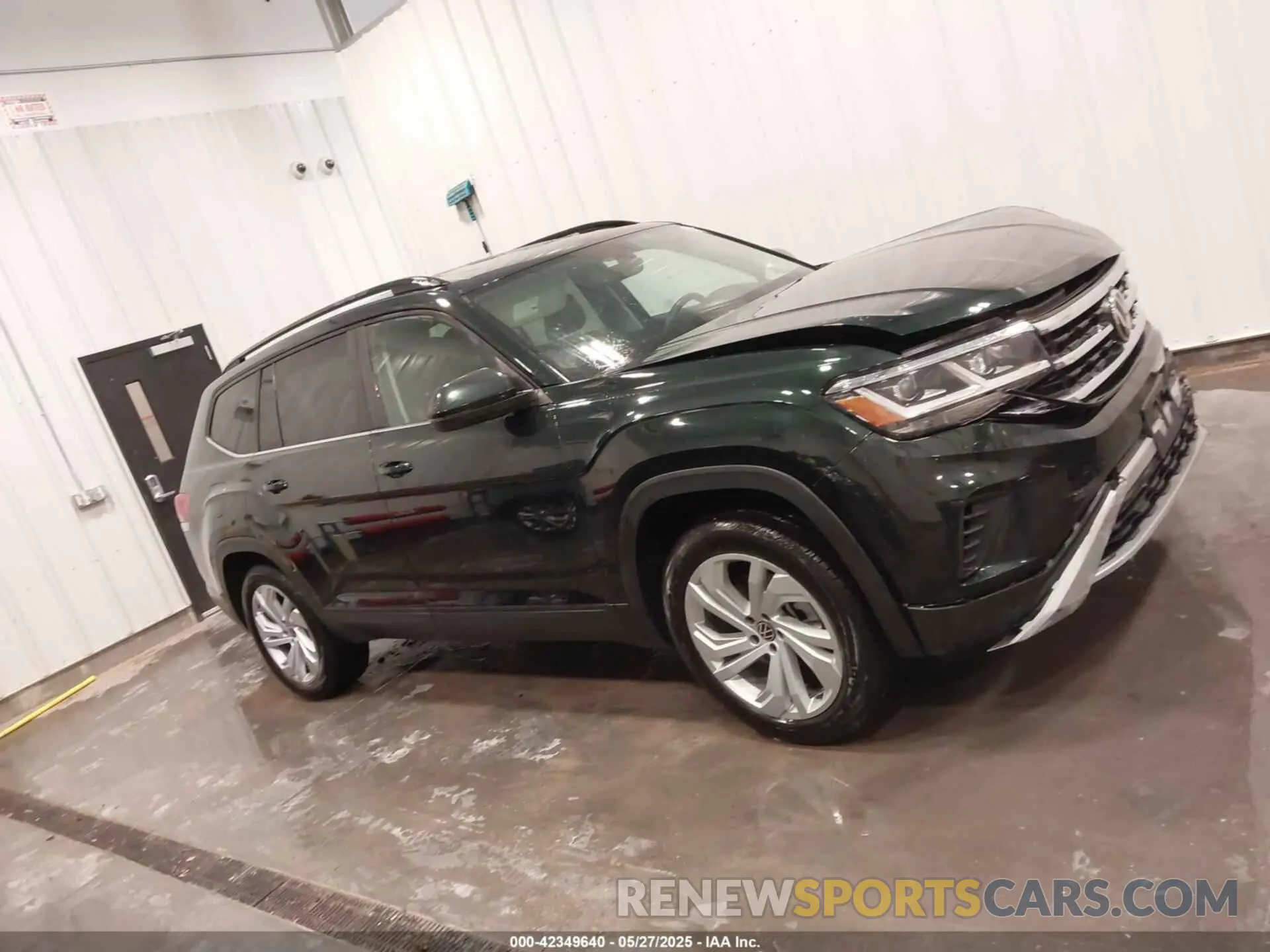 14 Photograph of a damaged car 1V2KR2CA7NC511594 VOLKSWAGEN ATLAS 2022