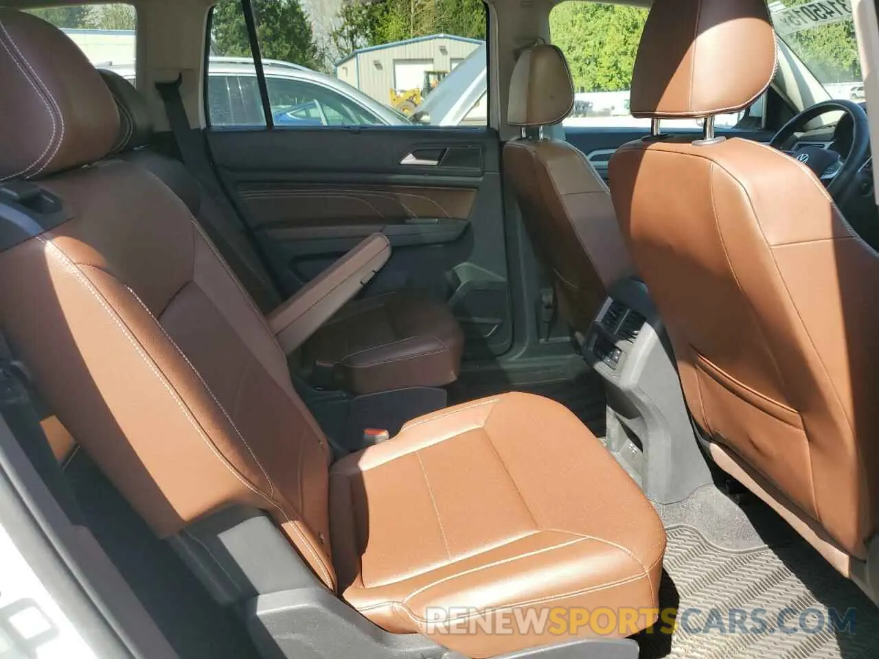 11 Photograph of a damaged car 1V2KR2CA7NC557944 VOLKSWAGEN ATLAS 2022