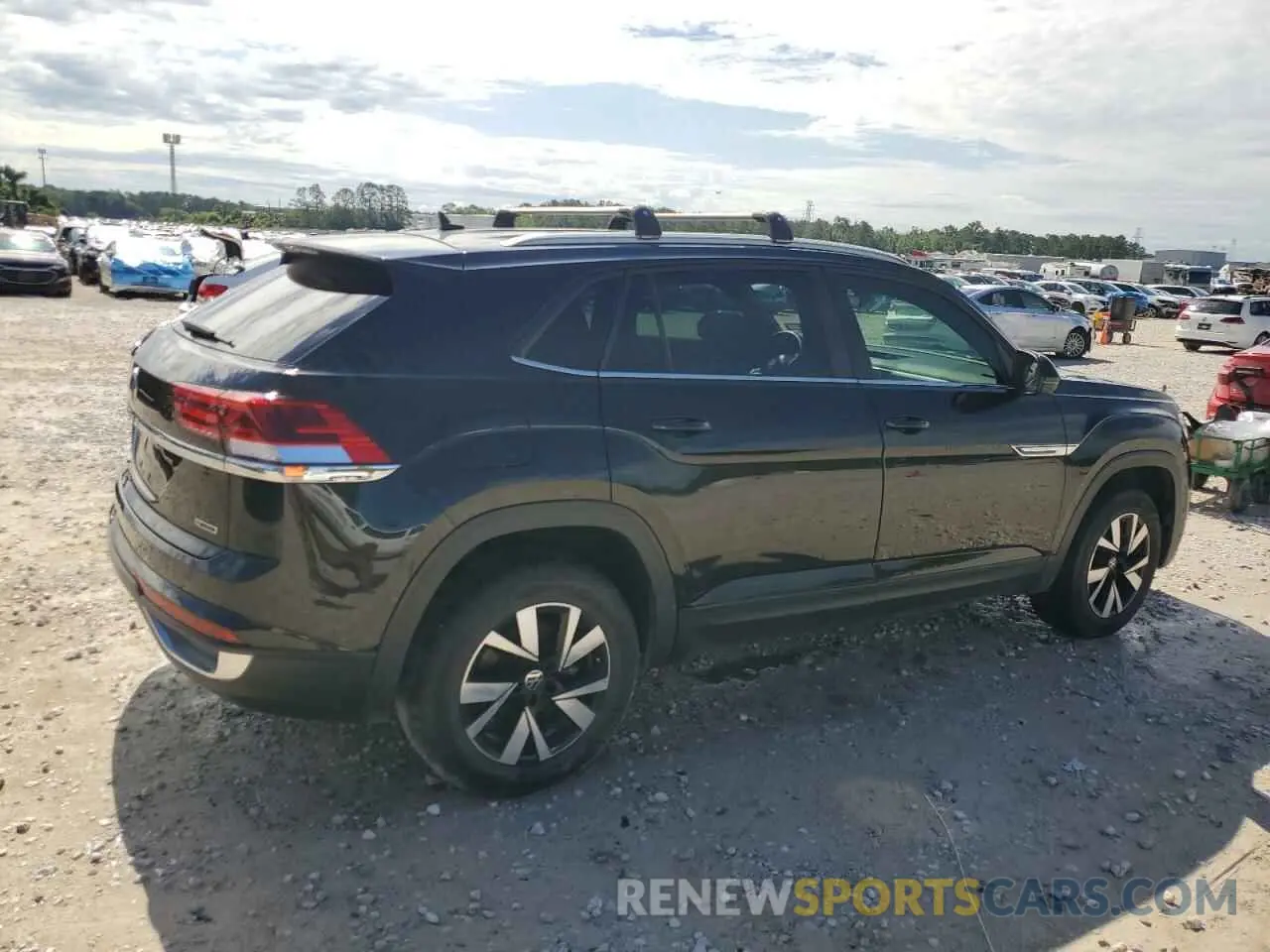 3 Photograph of a damaged car 1V2LC2CA2NC210351 VOLKSWAGEN ATLAS 2022
