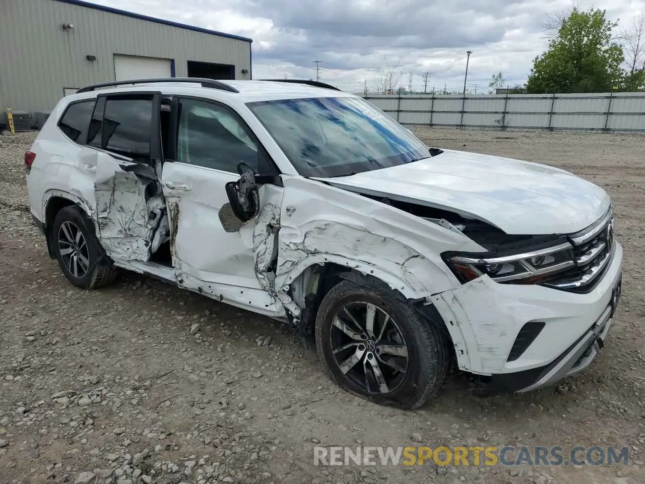 4 Photograph of a damaged car 1V2LP2CA7NC551670 VOLKSWAGEN ATLAS 2022