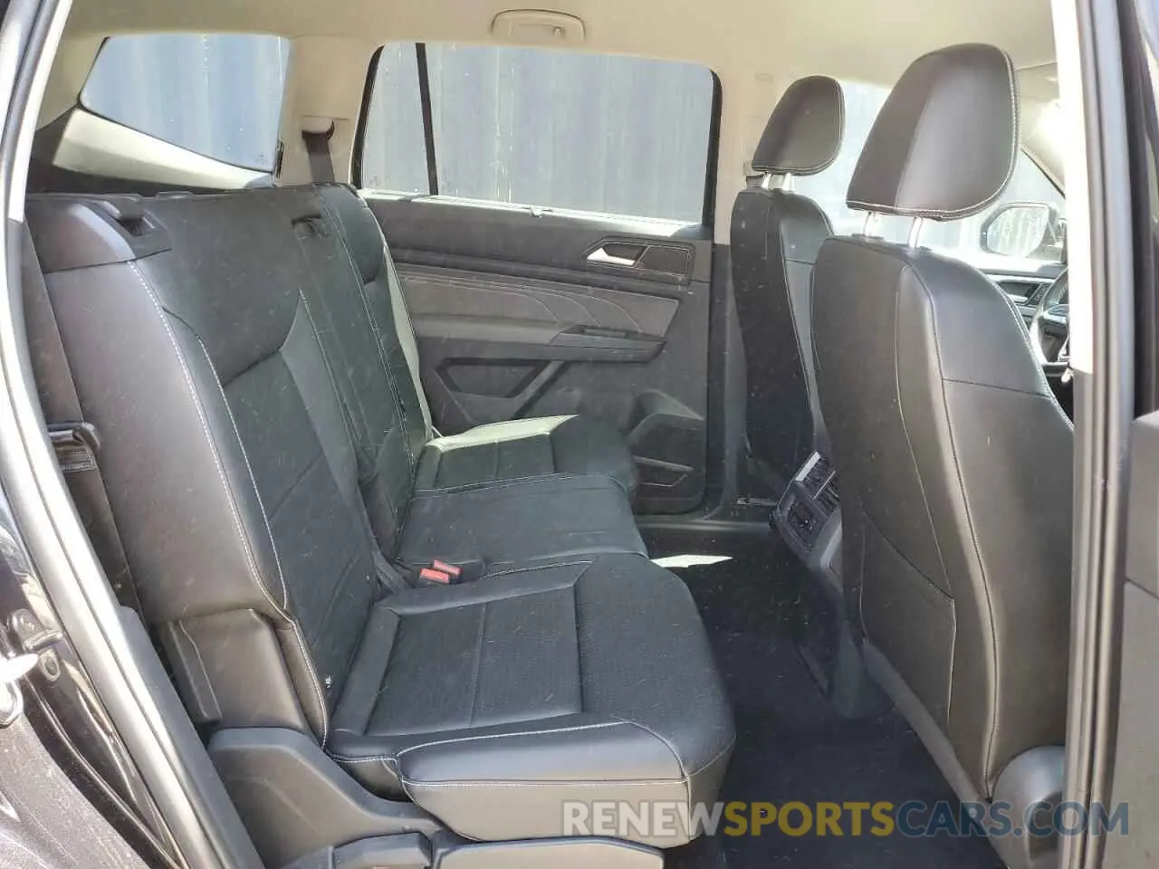11 Photograph of a damaged car 1V2LP2CA8NC509167 VOLKSWAGEN ATLAS 2022