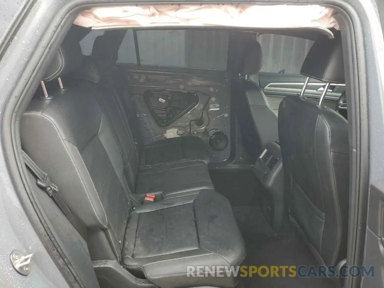 11 Photograph of a damaged car 1V2SC2CA3NC213951 VOLKSWAGEN ATLAS 2022