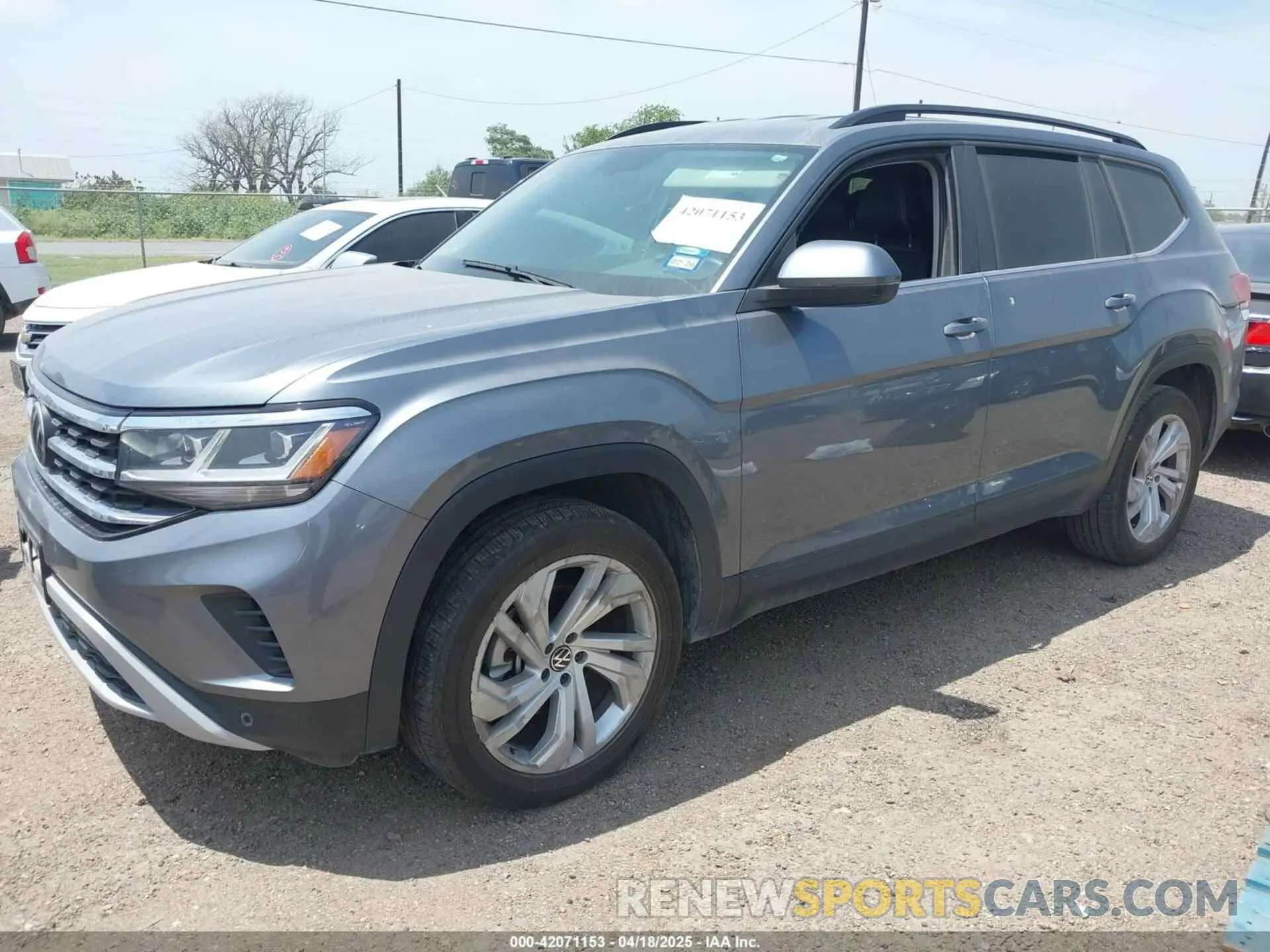 2 Photograph of a damaged car 1V2WR2CA1NC514072 VOLKSWAGEN ATLAS 2022