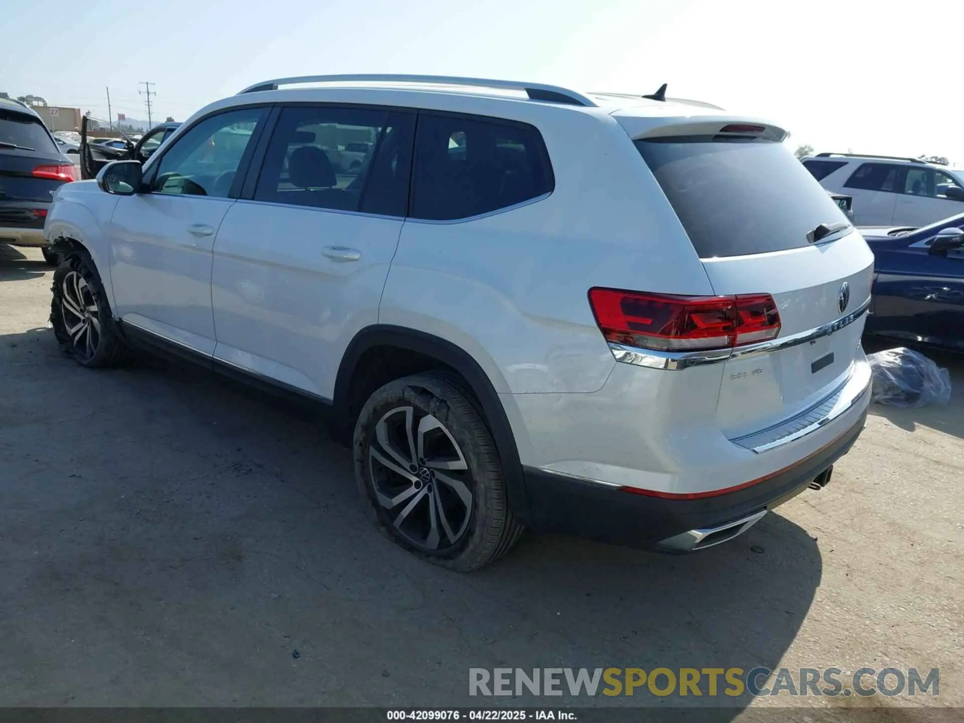 3 Фотография поврежденного автомобиля 1V2BR2CA7PC527099 VOLKSWAGEN ATLAS 2023