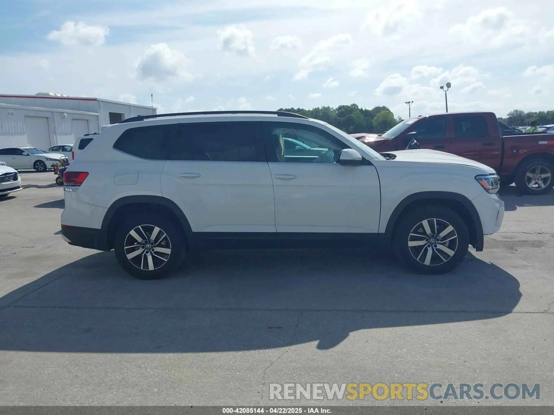 14 Photograph of a damaged car 1V2DP2CA7PC547576 VOLKSWAGEN ATLAS 2023