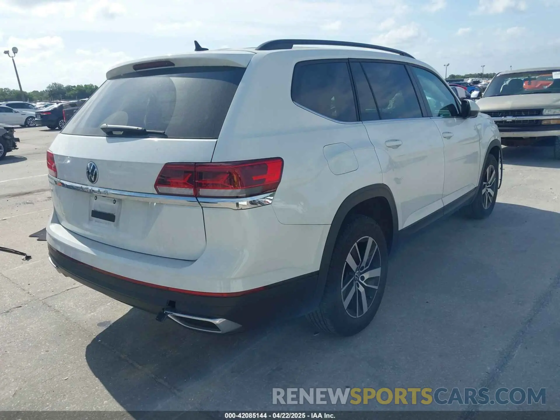 4 Photograph of a damaged car 1V2DP2CA7PC547576 VOLKSWAGEN ATLAS 2023