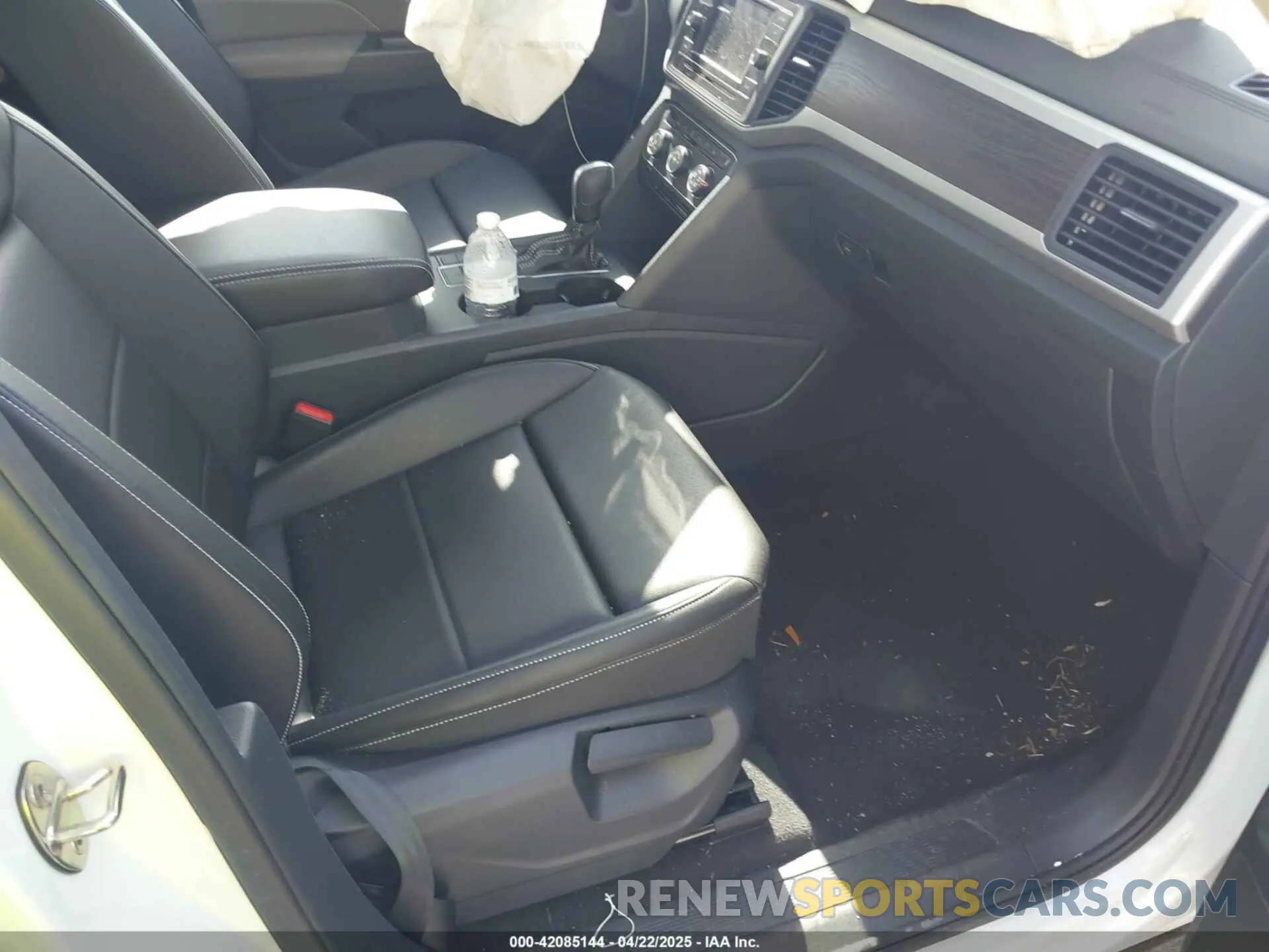 5 Photograph of a damaged car 1V2DP2CA7PC547576 VOLKSWAGEN ATLAS 2023