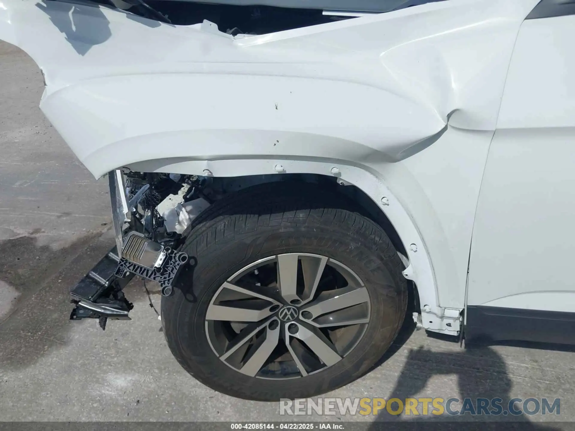 6 Photograph of a damaged car 1V2DP2CA7PC547576 VOLKSWAGEN ATLAS 2023