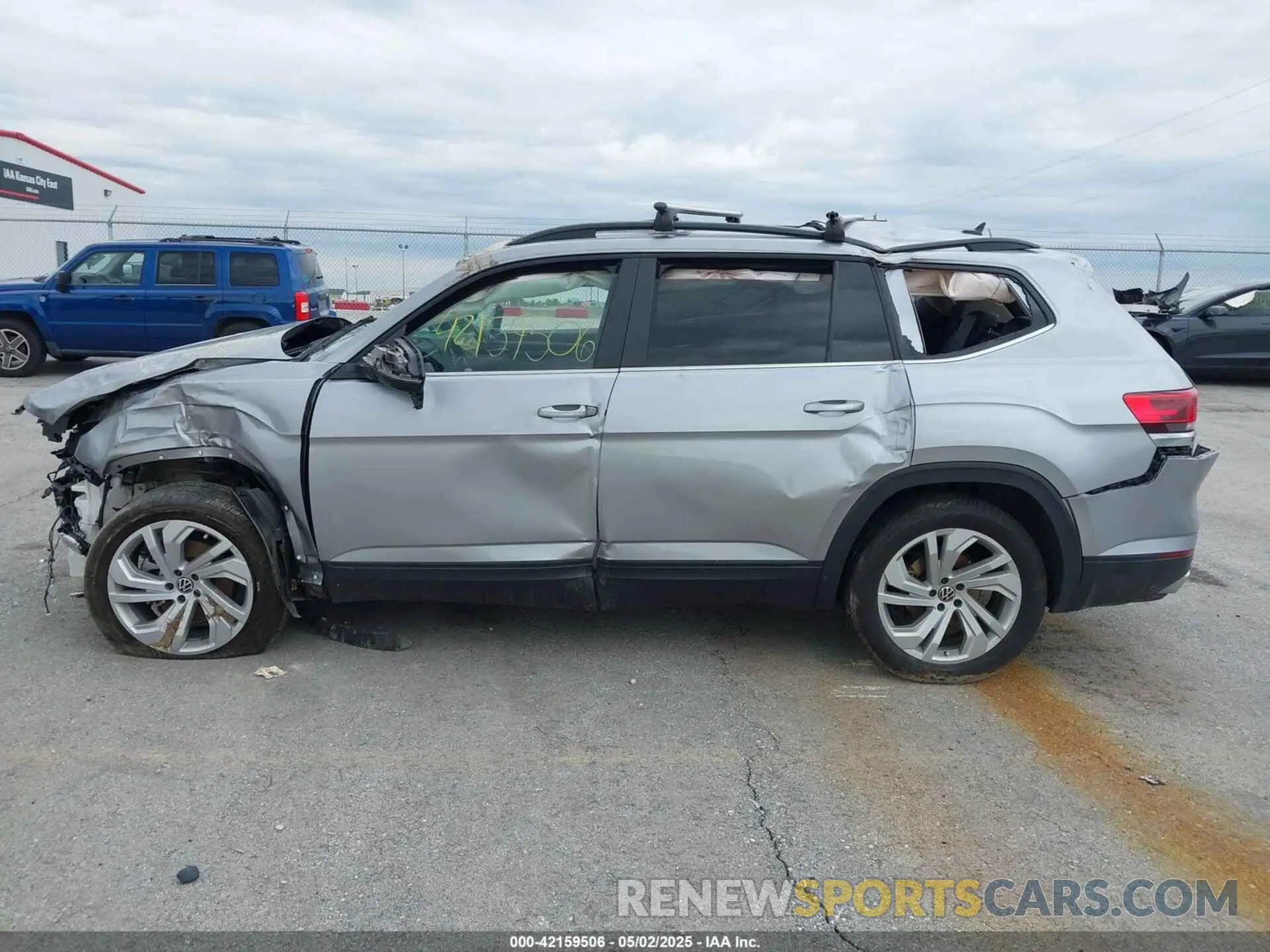 14 Photograph of a damaged car 1V2JR2CA5PC524780 VOLKSWAGEN ATLAS 2023