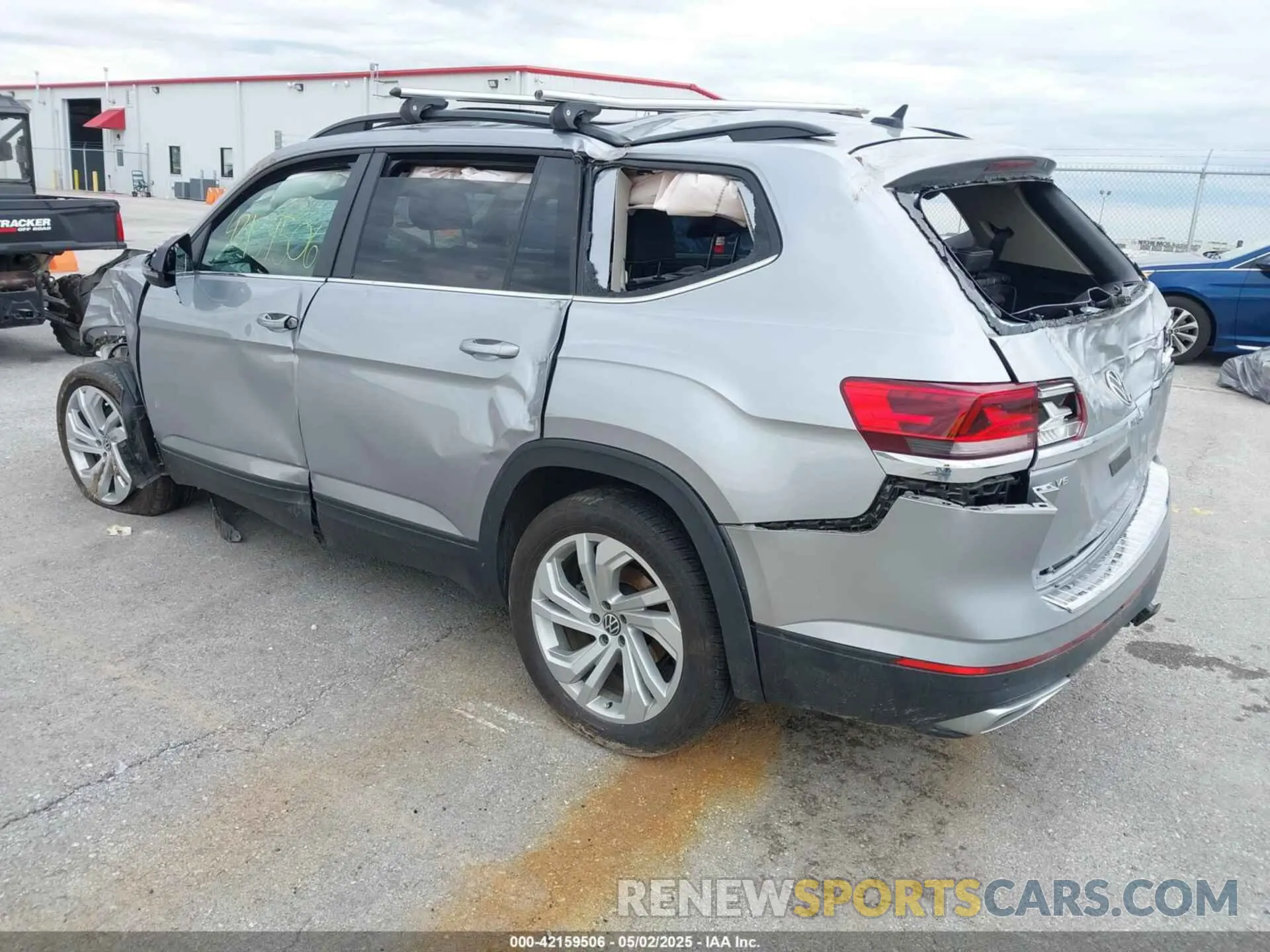 3 Photograph of a damaged car 1V2JR2CA5PC524780 VOLKSWAGEN ATLAS 2023