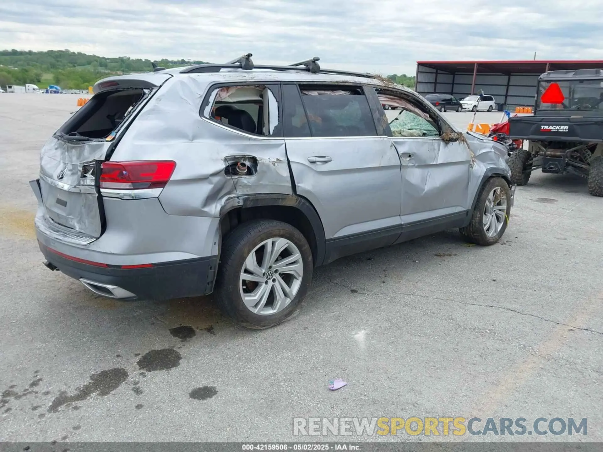 4 Photograph of a damaged car 1V2JR2CA5PC524780 VOLKSWAGEN ATLAS 2023