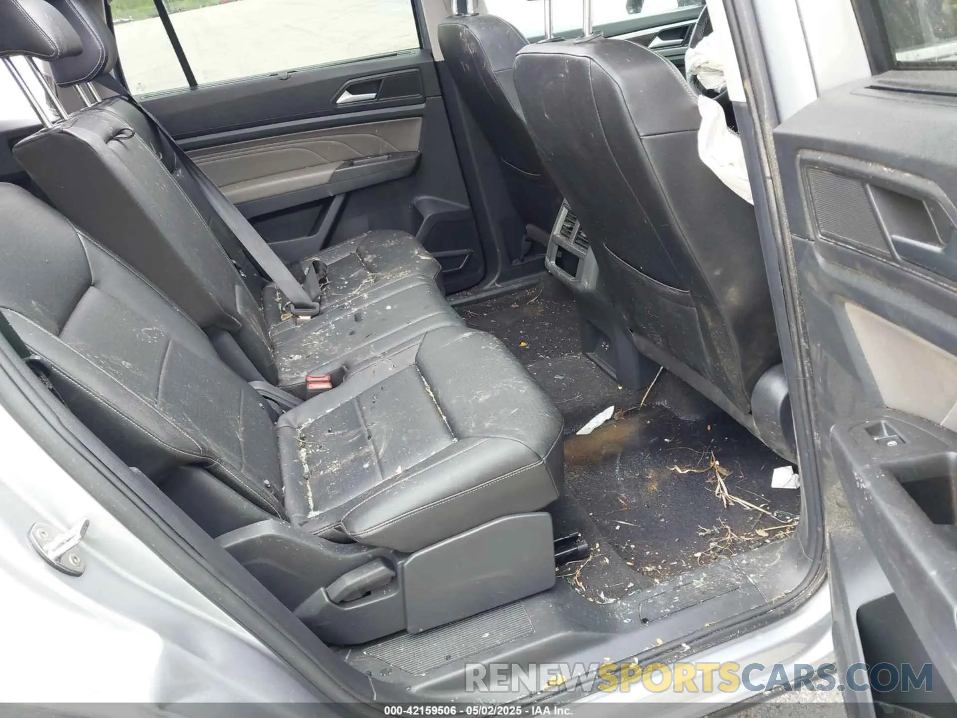 8 Photograph of a damaged car 1V2JR2CA5PC524780 VOLKSWAGEN ATLAS 2023