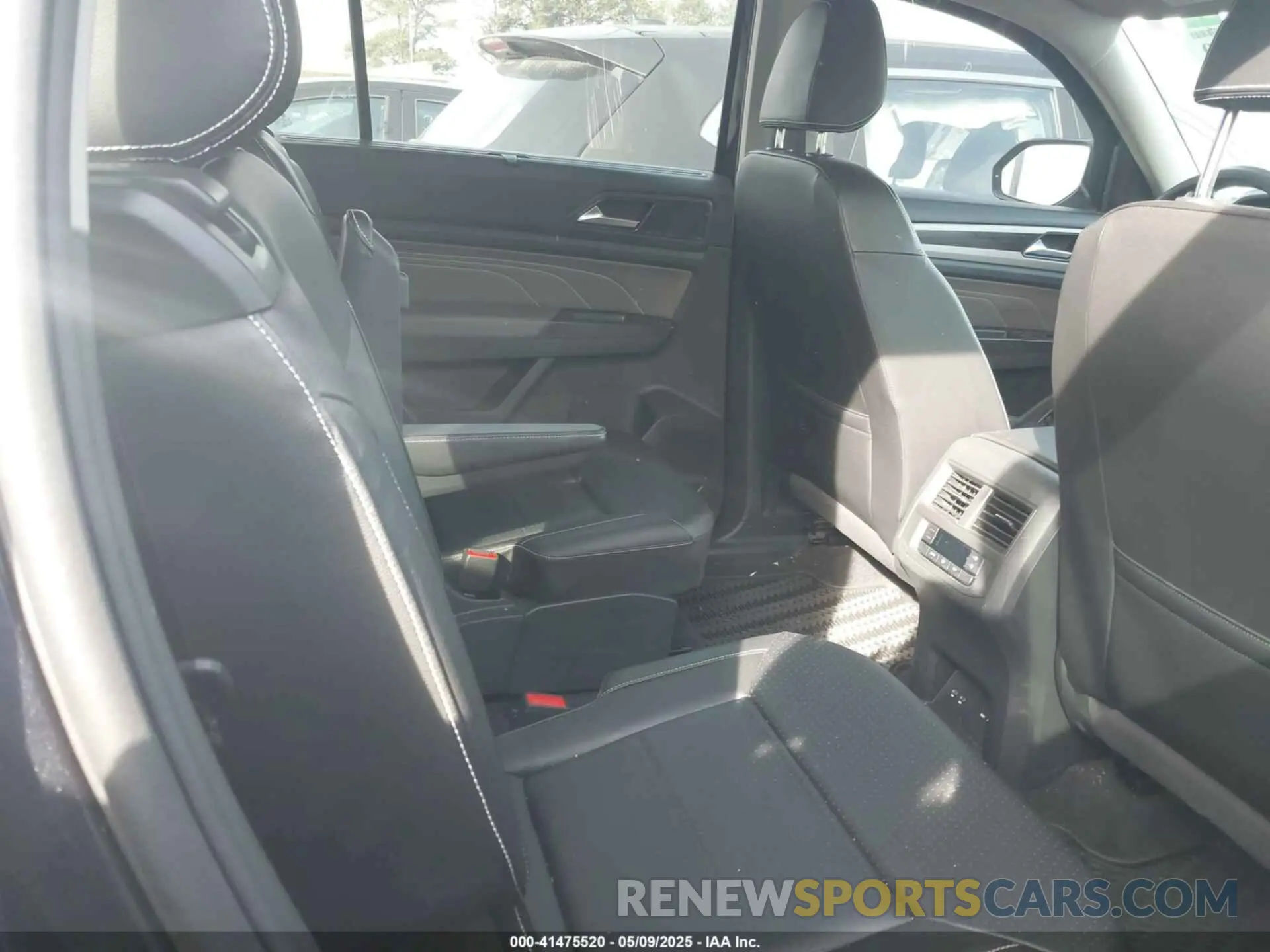 8 Photograph of a damaged car 1V2JR2CA6PC504408 VOLKSWAGEN ATLAS 2023