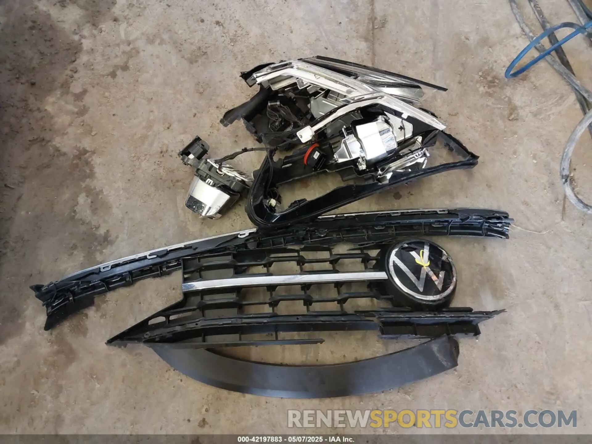 12 Photograph of a damaged car 1V2KR2CA0PC537828 VOLKSWAGEN ATLAS 2023