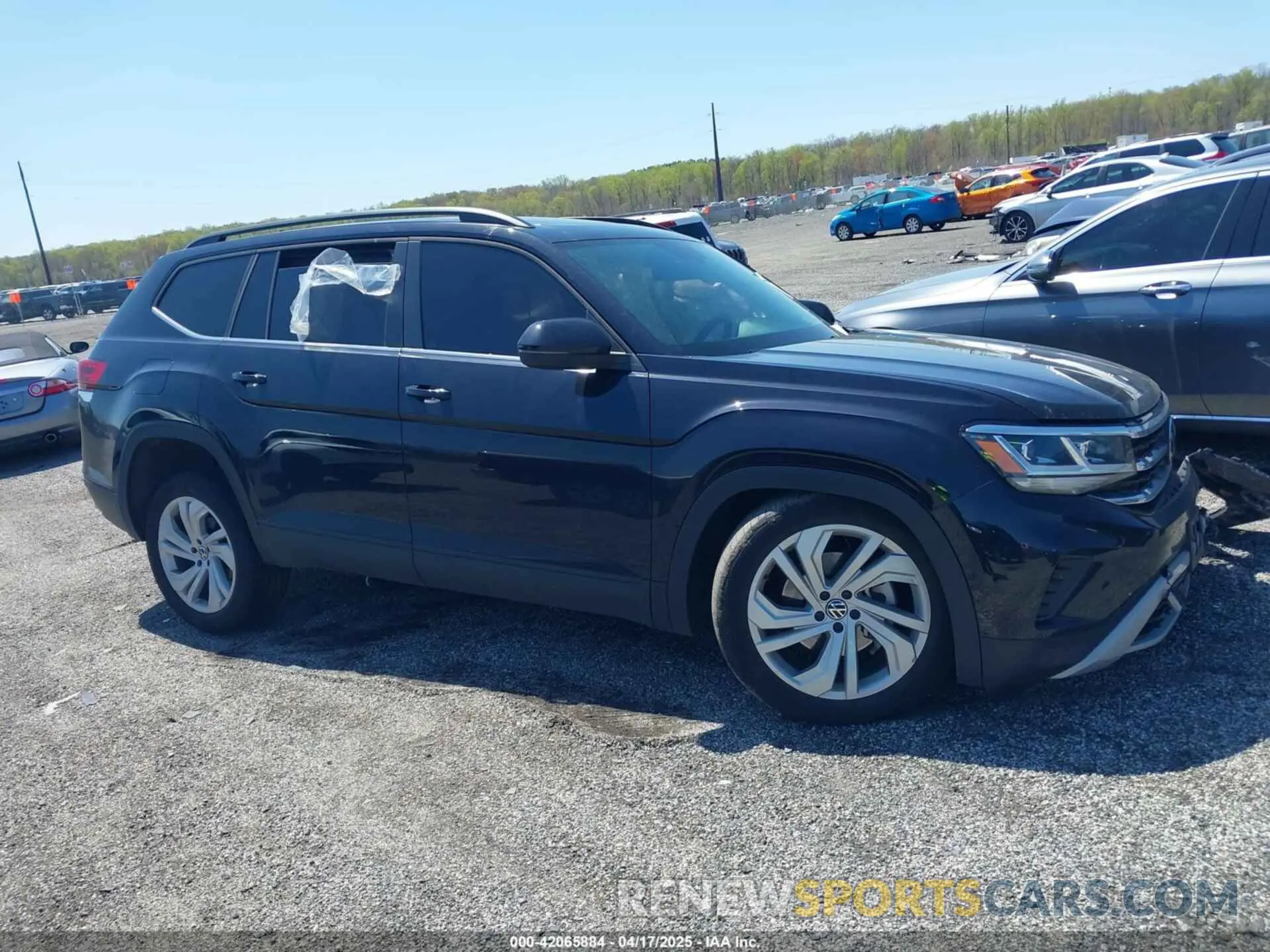 13 Photograph of a damaged car 1V2KR2CA3PC522546 VOLKSWAGEN ATLAS 2023