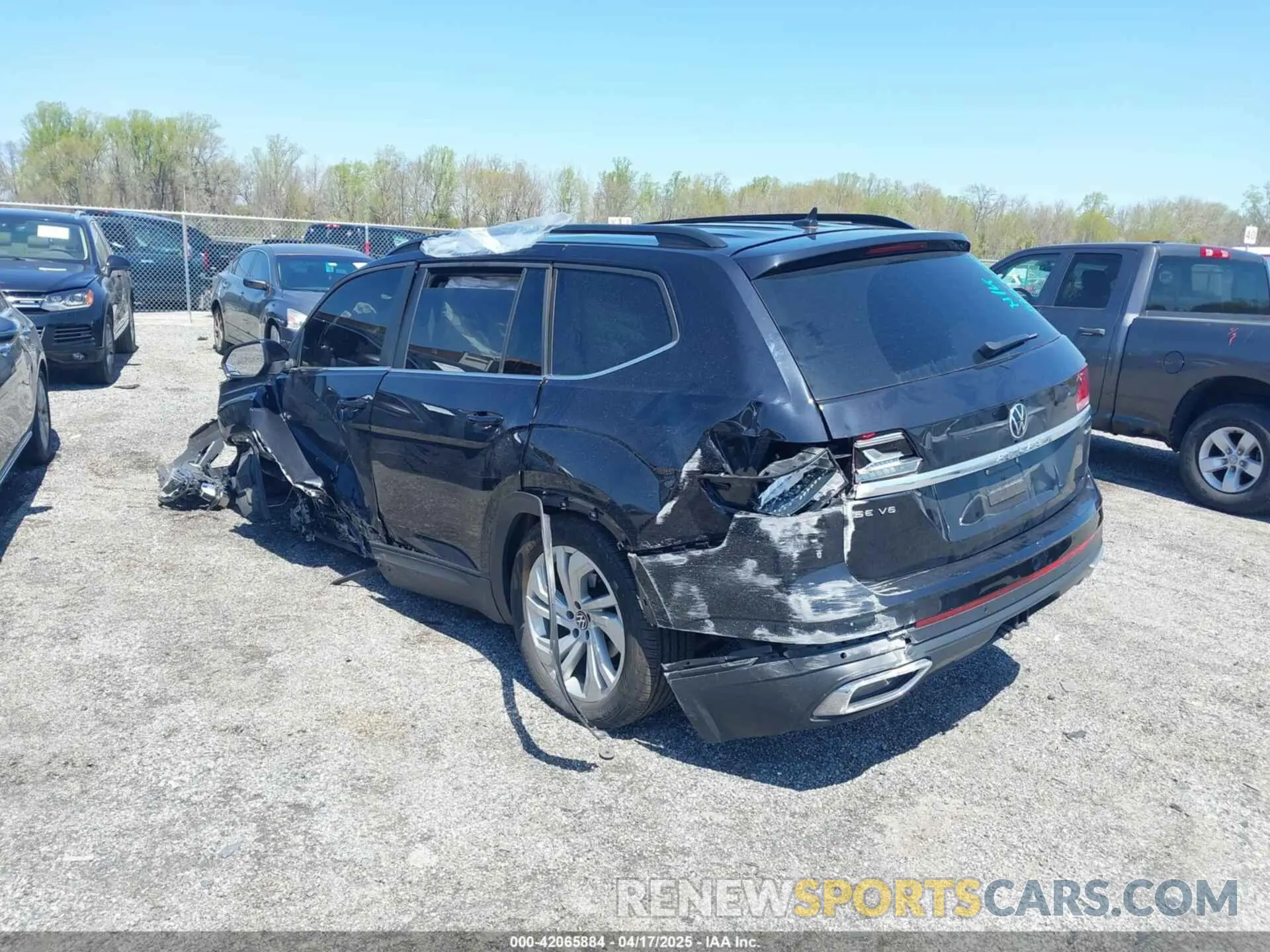 3 Photograph of a damaged car 1V2KR2CA3PC522546 VOLKSWAGEN ATLAS 2023
