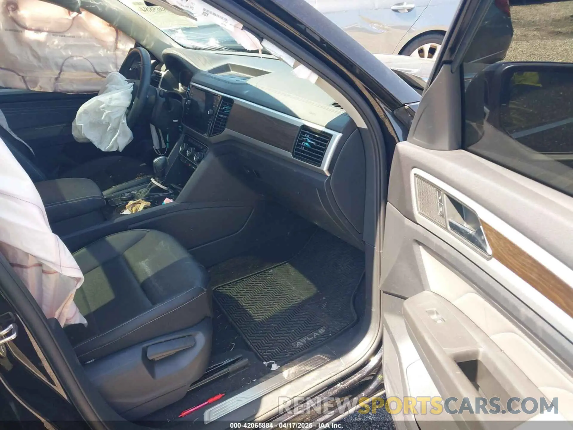 5 Photograph of a damaged car 1V2KR2CA3PC522546 VOLKSWAGEN ATLAS 2023